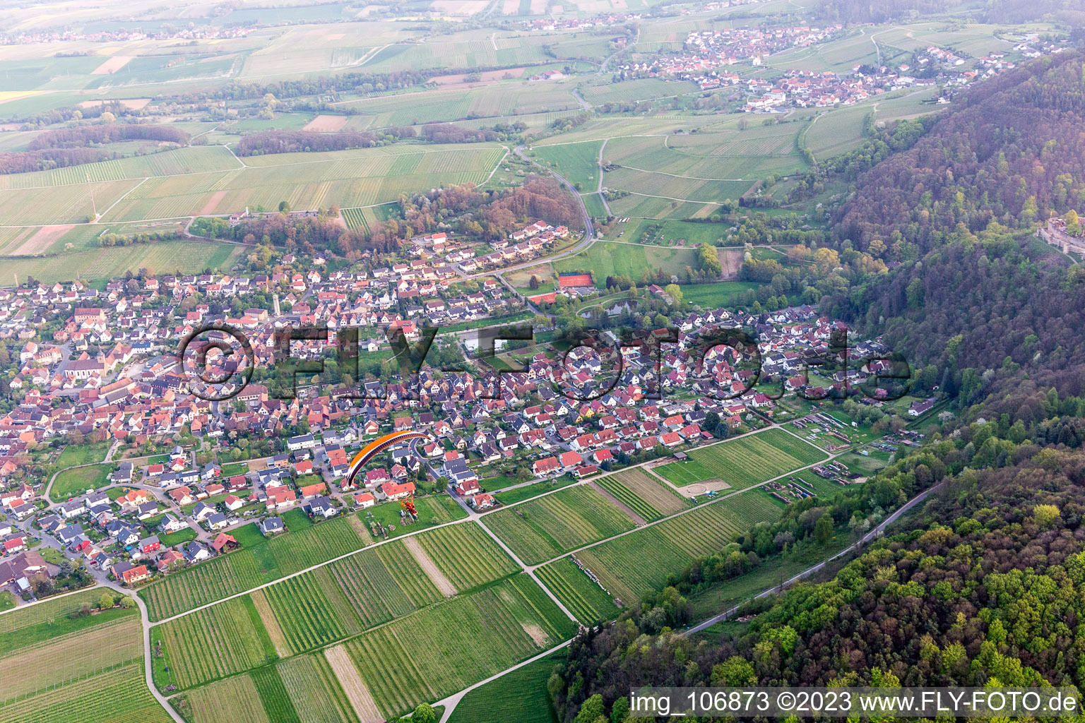 Klingenmünster im Bundesland Rheinland-Pfalz, Deutschland aus der Drohnenperspektive