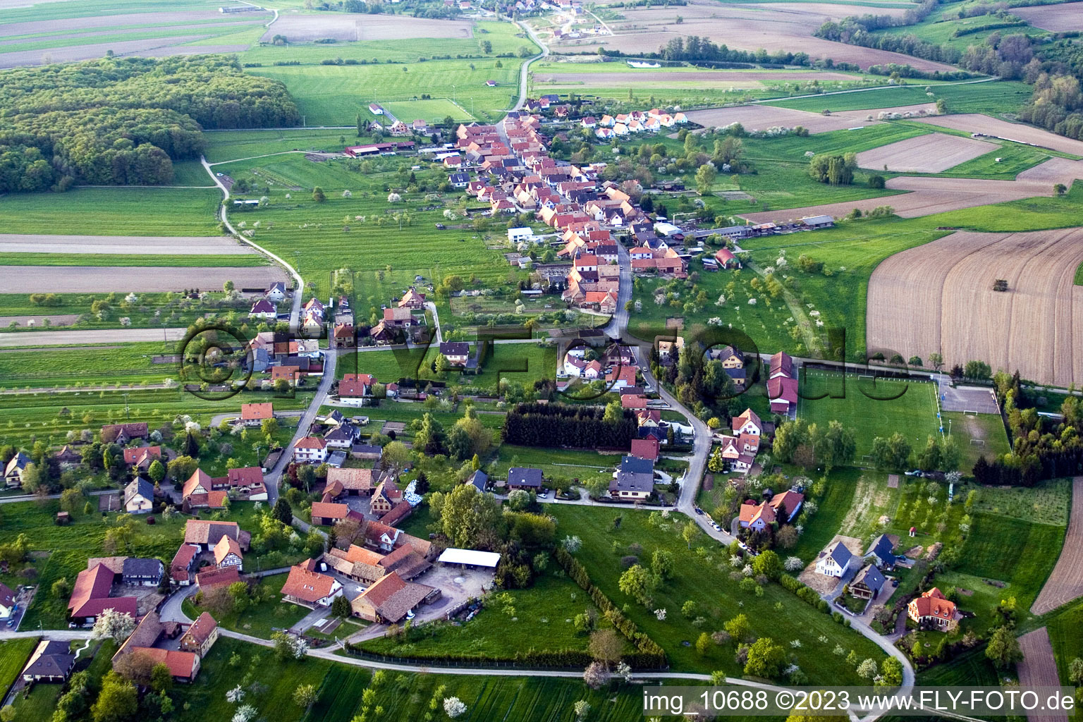 Eschbach im Bundesland Bas-Rhin, Frankreich aus der Drohnenperspektive