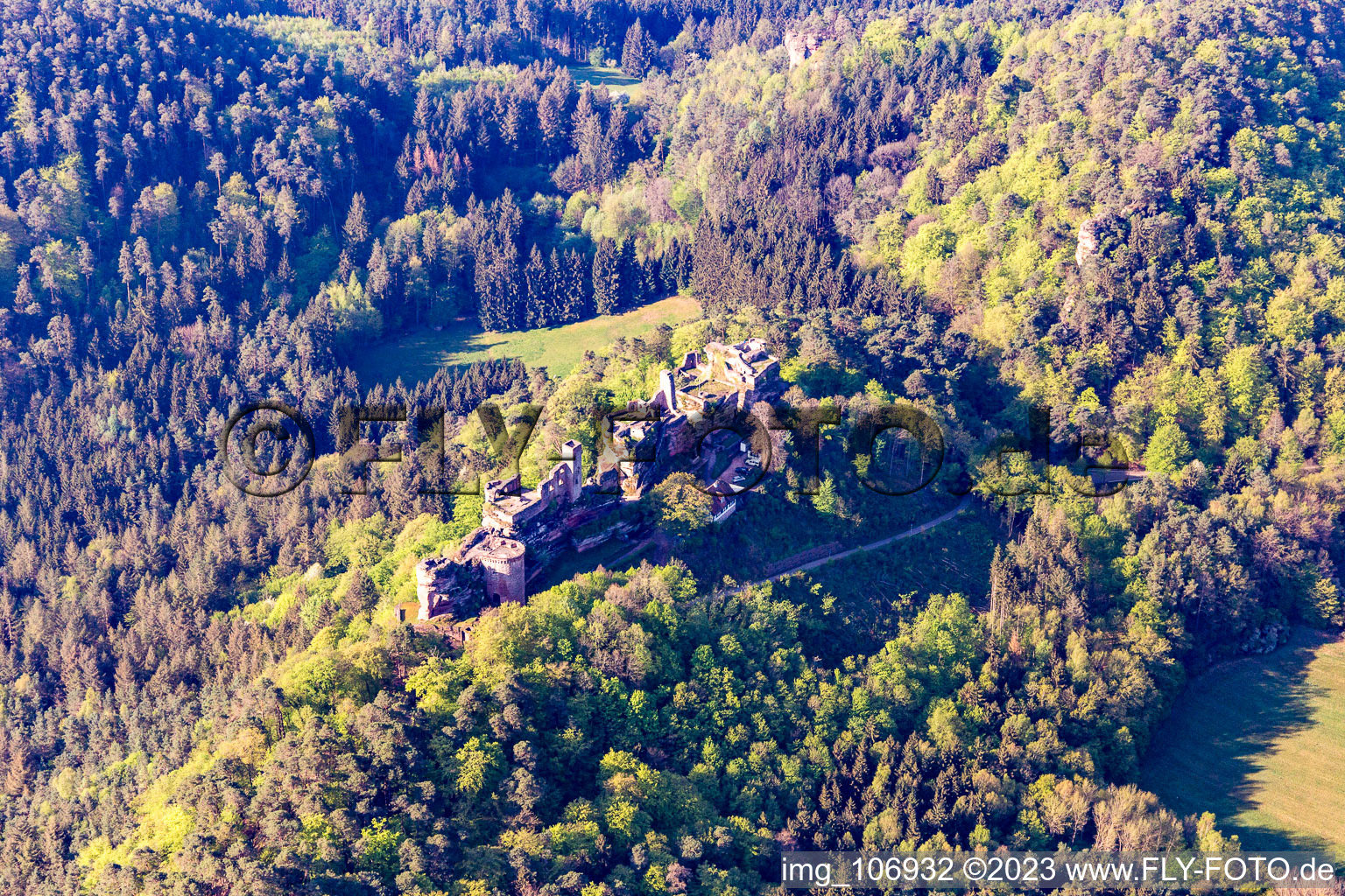 Luftbild von Dahn, Burgruine Altdahn im Bundesland Rheinland-Pfalz, Deutschland