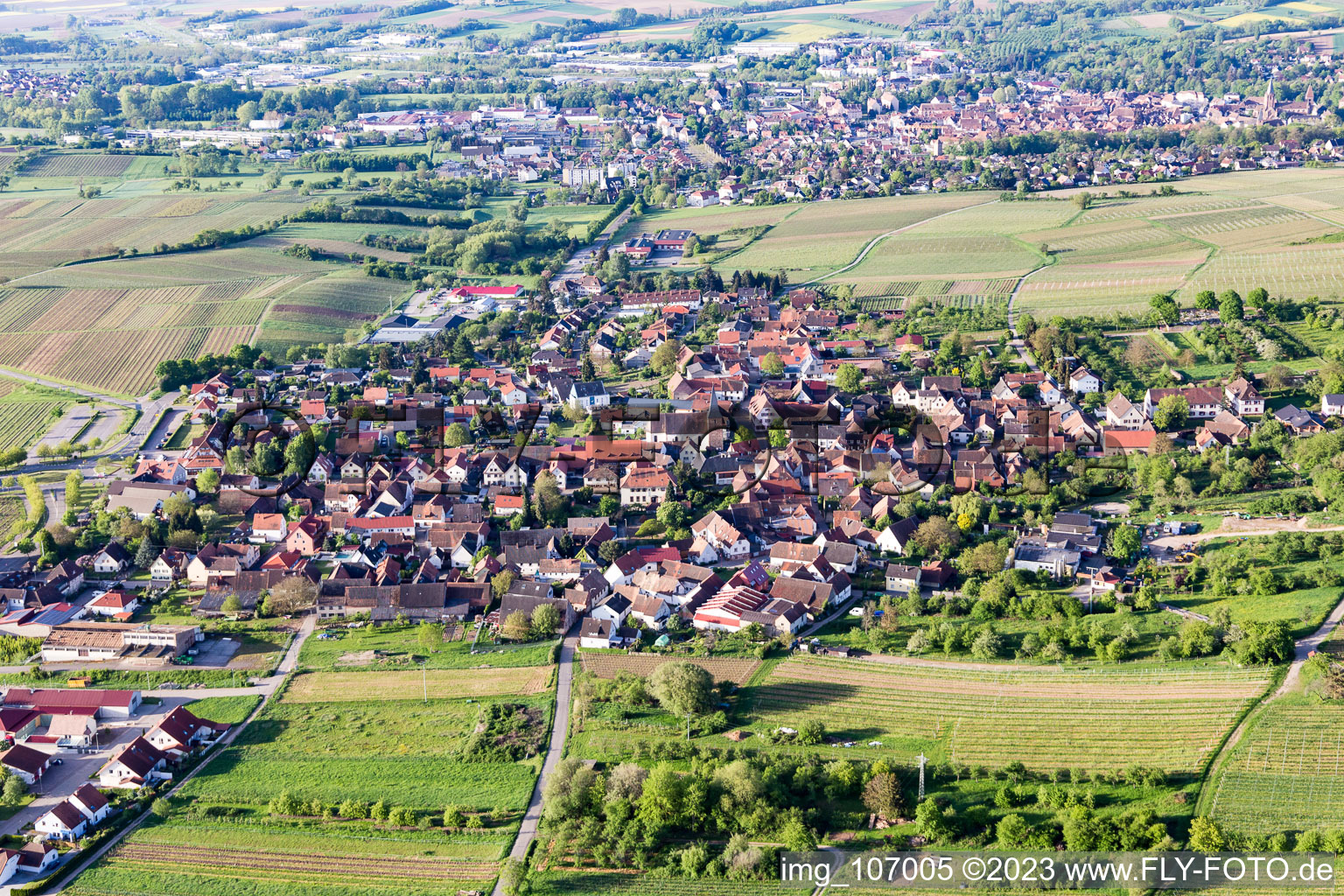 Drohnenbild von Ortsteil Schweigen in Schweigen-Rechtenbach im Bundesland Rheinland-Pfalz, Deutschland