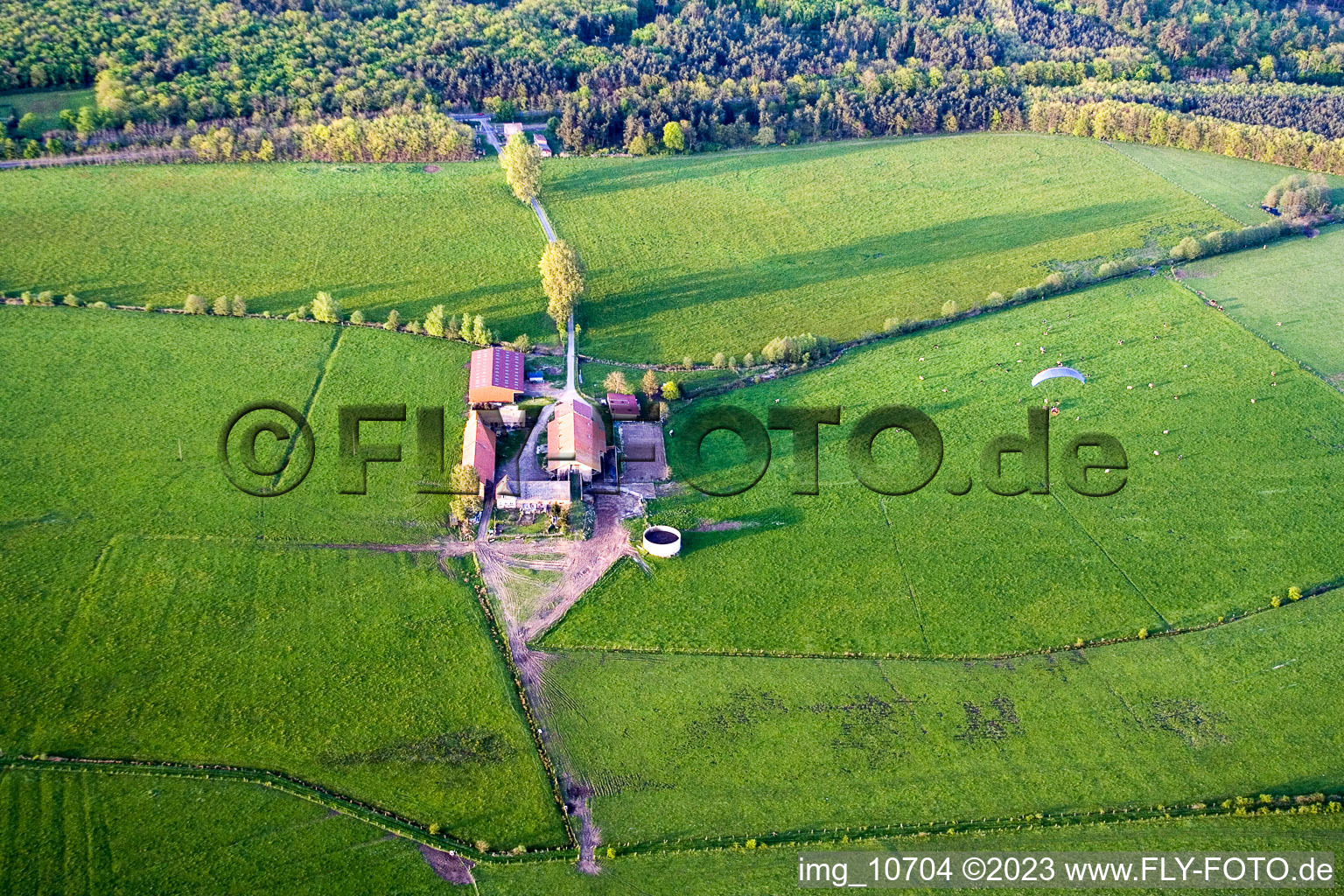 Drohnenaufname von Mertzwiller im Bundesland Bas-Rhin, Frankreich