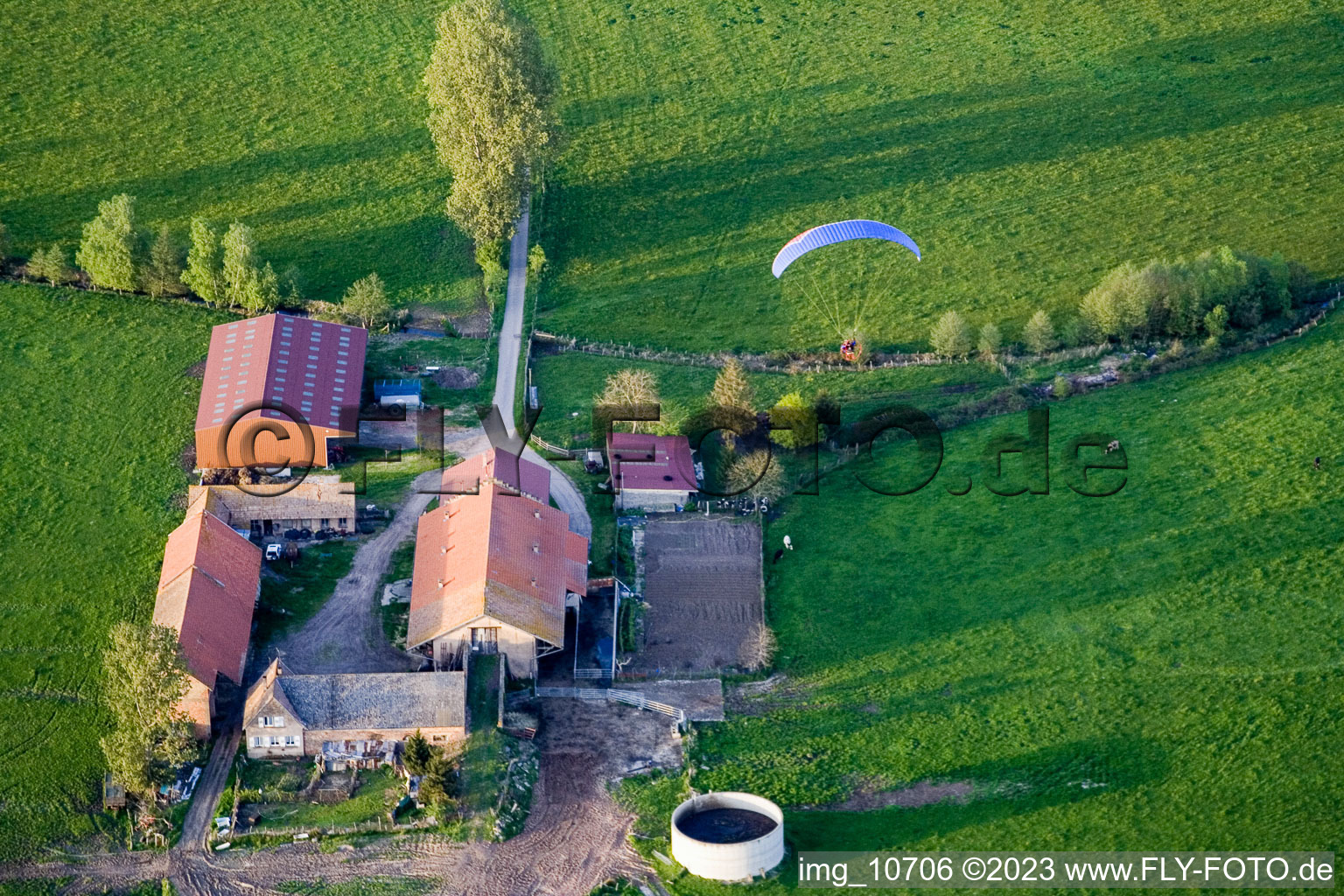 Mertzwiller im Bundesland Bas-Rhin, Frankreich aus der Drohnenperspektive
