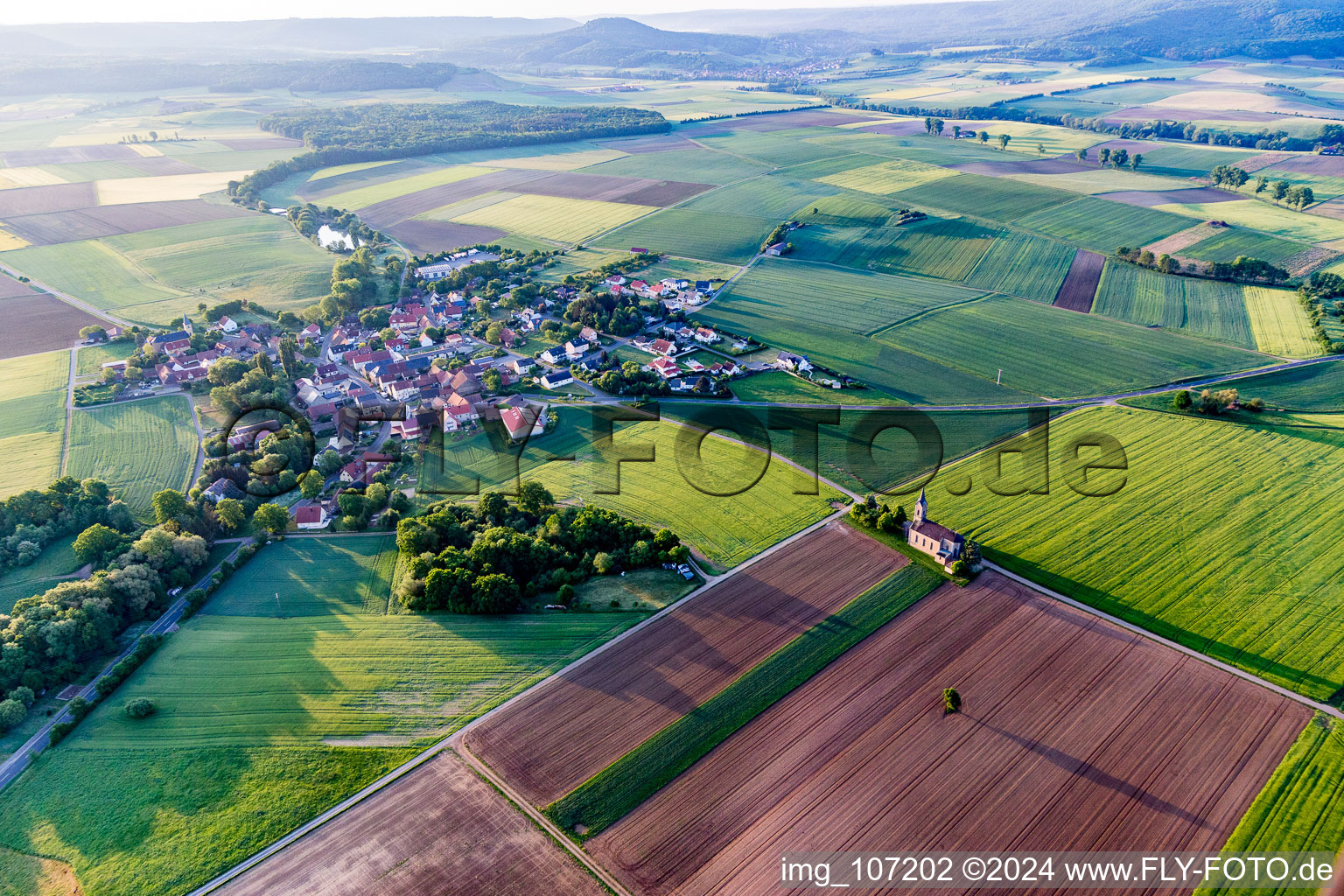 Luftbild von Dingolshausen im Bundesland Bayern, Deutschland