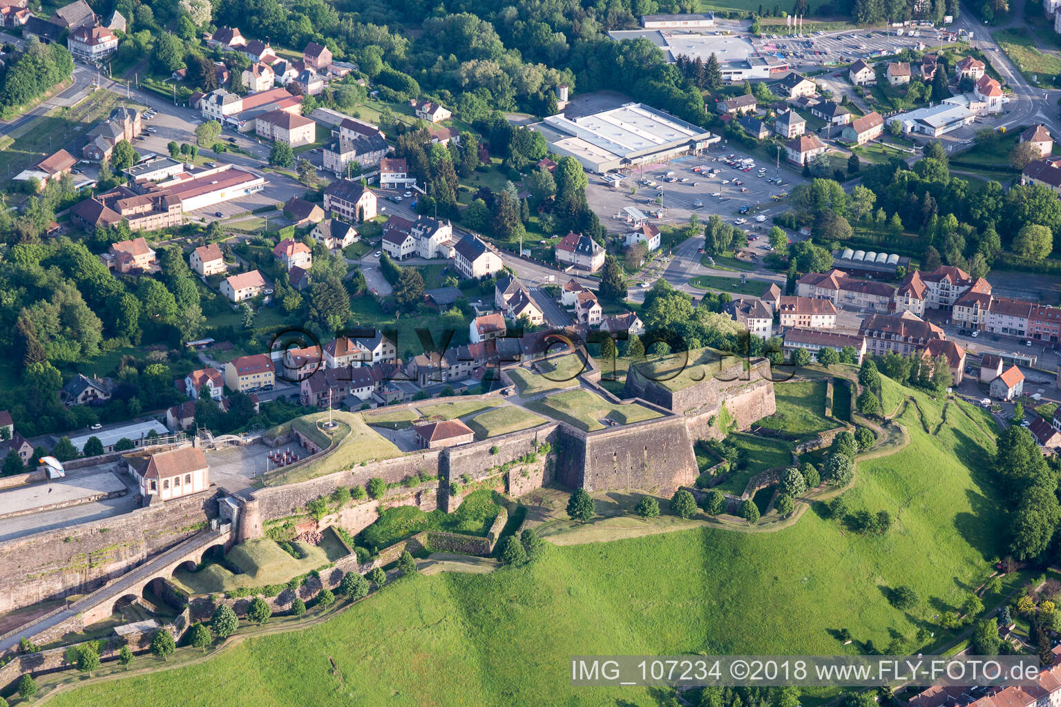 Bitche, Zitadelle von Bitche (Elsaß) im Bundesland Moselle, Frankreich aus der Luft