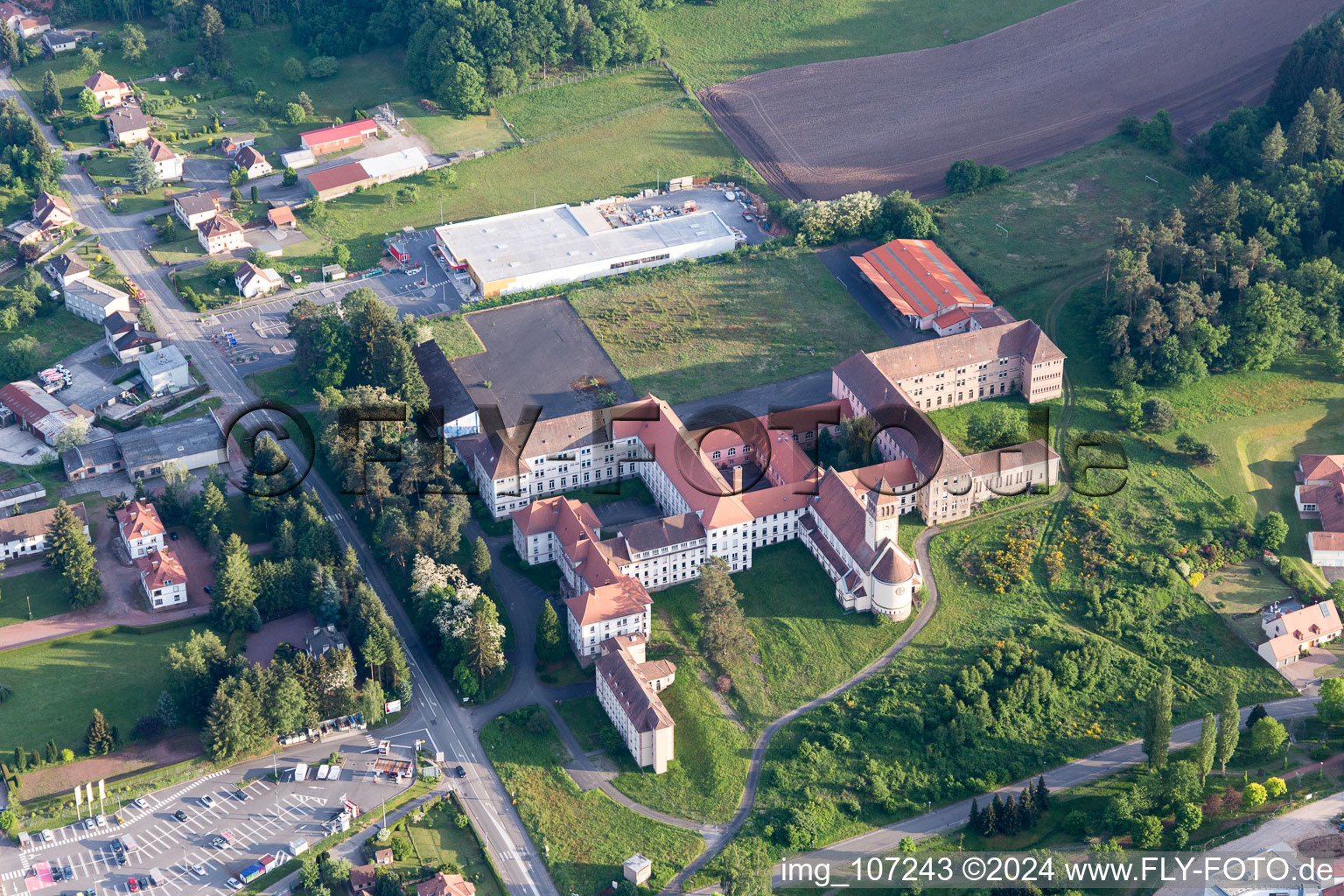 Gebäudekomplex des Klosters in Bitche in Grand Est im Bundesland Moselle, Frankreich