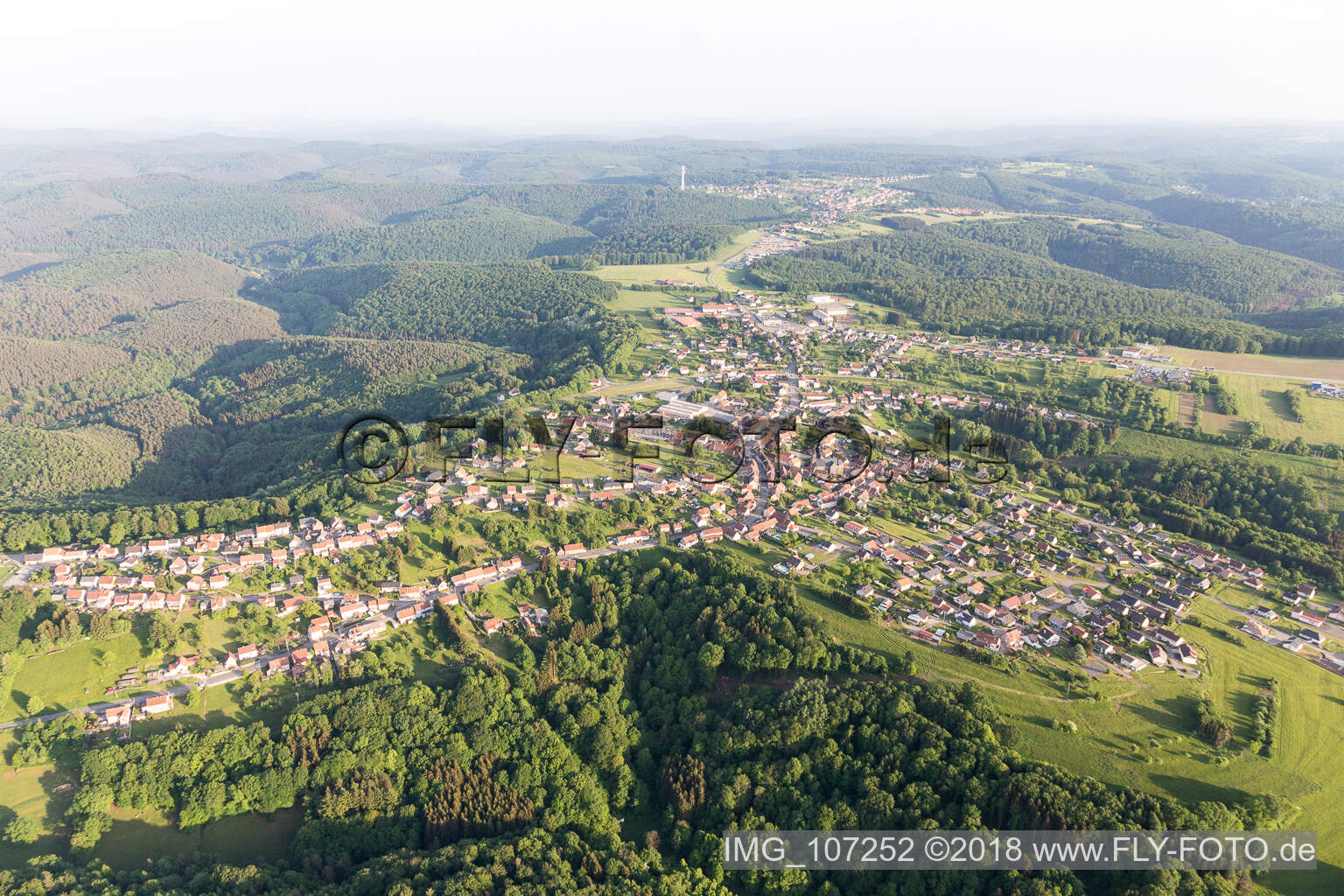 Schrägluftbild von Lemberg im Bundesland Moselle, Frankreich