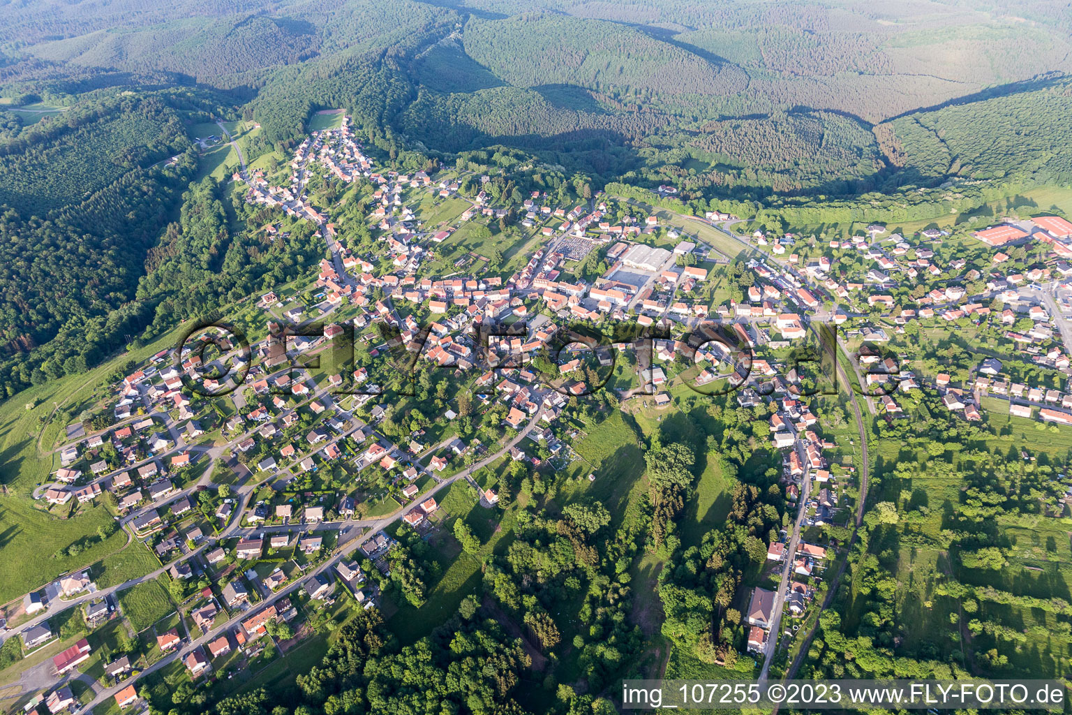 Lemberg im Bundesland Moselle, Frankreich von oben gesehen