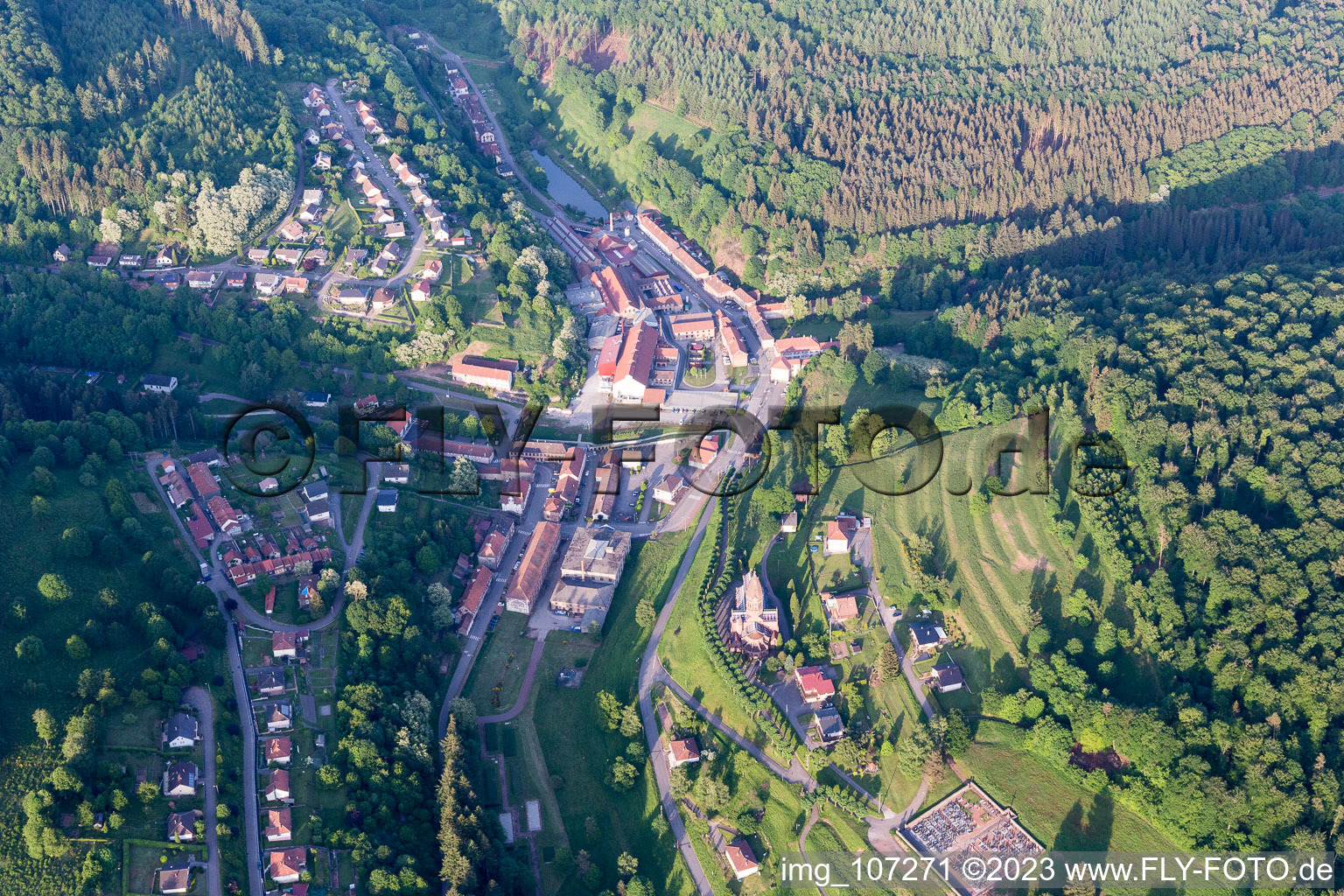 Luftaufnahme von Saint-Louis-lès-Bitche im Bundesland Moselle, Frankreich
