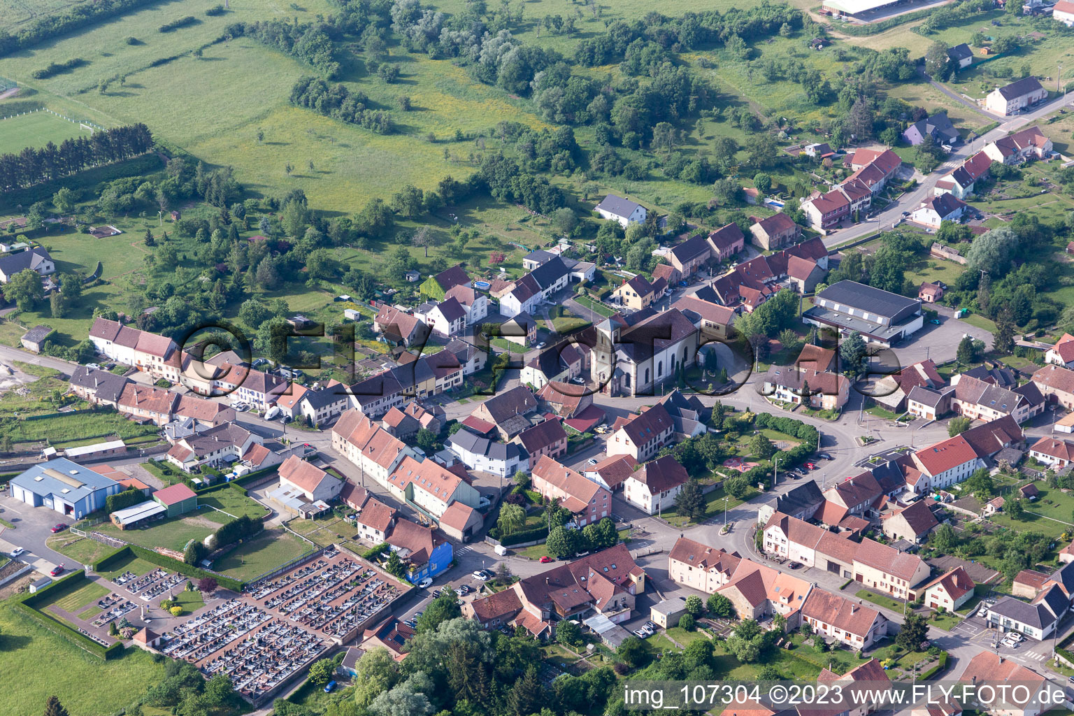 Luftbild von Wiesviller im Bundesland Moselle, Frankreich