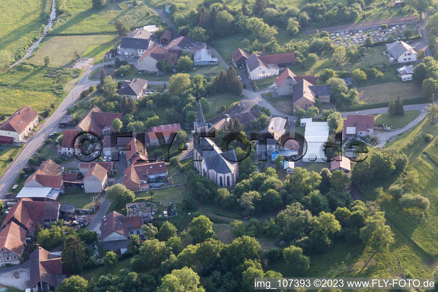 Schrägluftbild von Vibersviller im Bundesland Moselle, Frankreich
