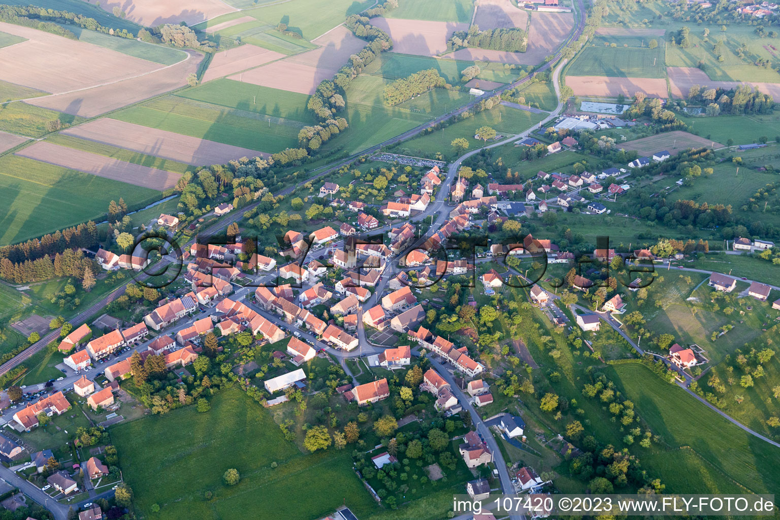 Luftbild von Vœllerdingen im Bundesland Bas-Rhin, Frankreich