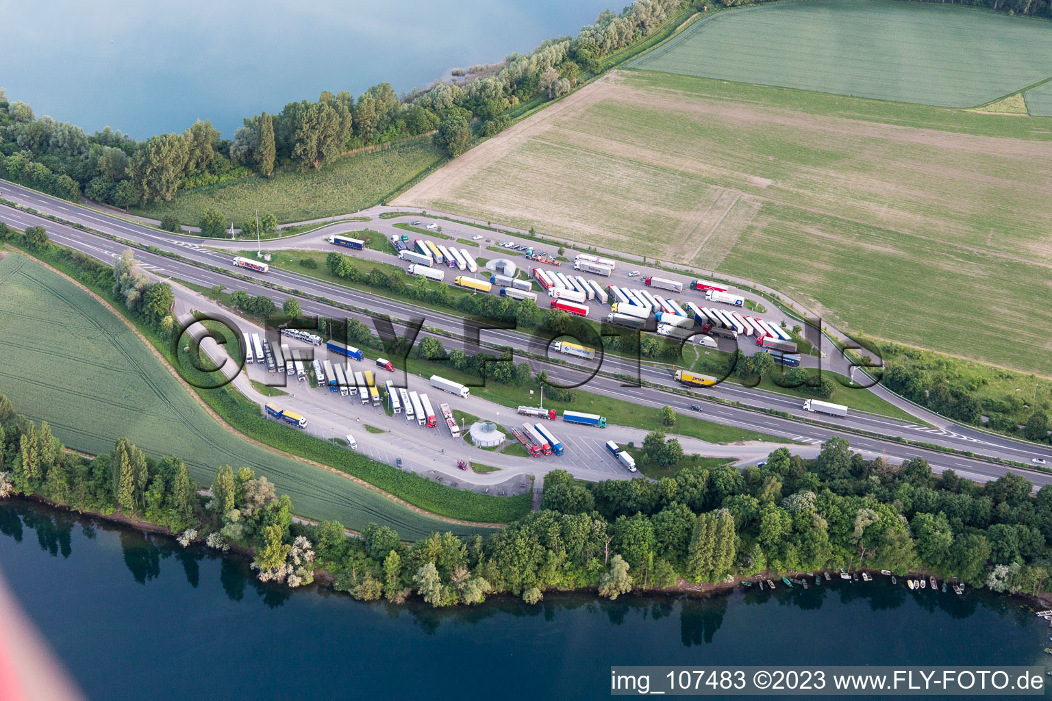 Luftbild von Speyer, Autobahnparkplatz A61 im Bundesland Rheinland-Pfalz, Deutschland