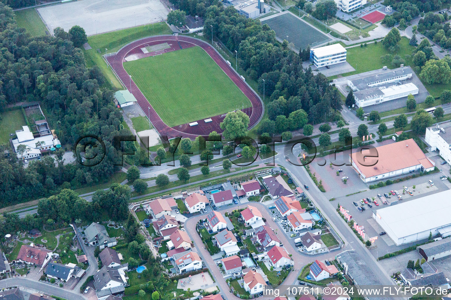 Rülzheim im Bundesland Rheinland-Pfalz, Deutschland von der Drohne aus gesehen