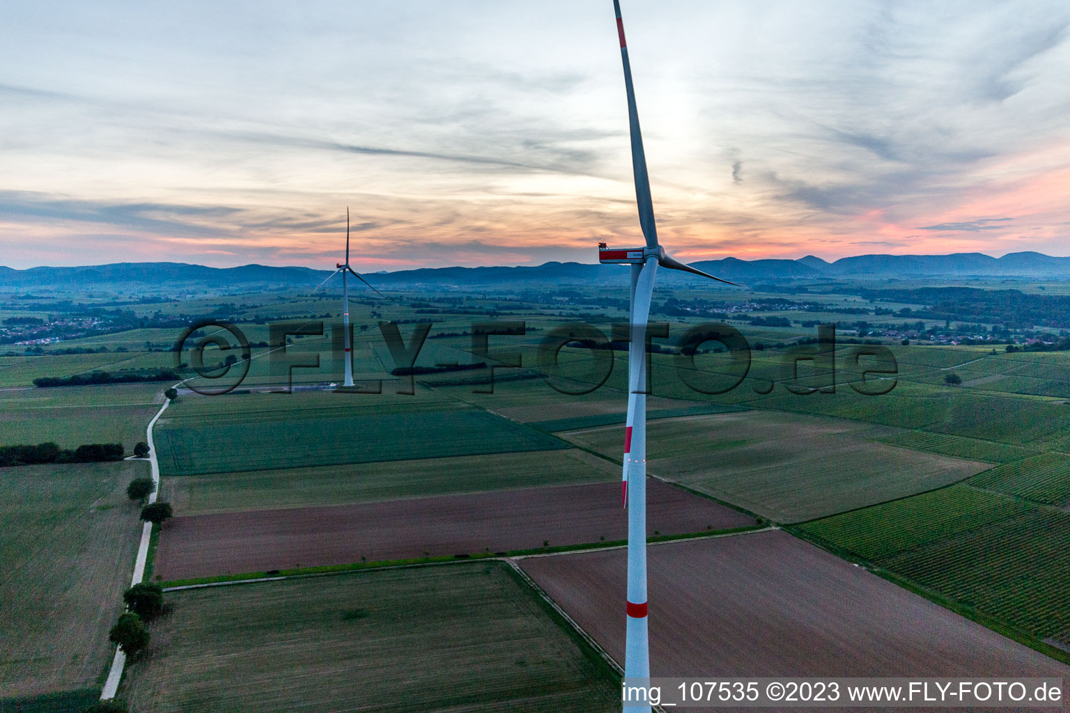Freckenfeld, Windpark der EnBW - Windenergieanlage mit 6 Windrädern im Bundesland Rheinland-Pfalz, Deutschland