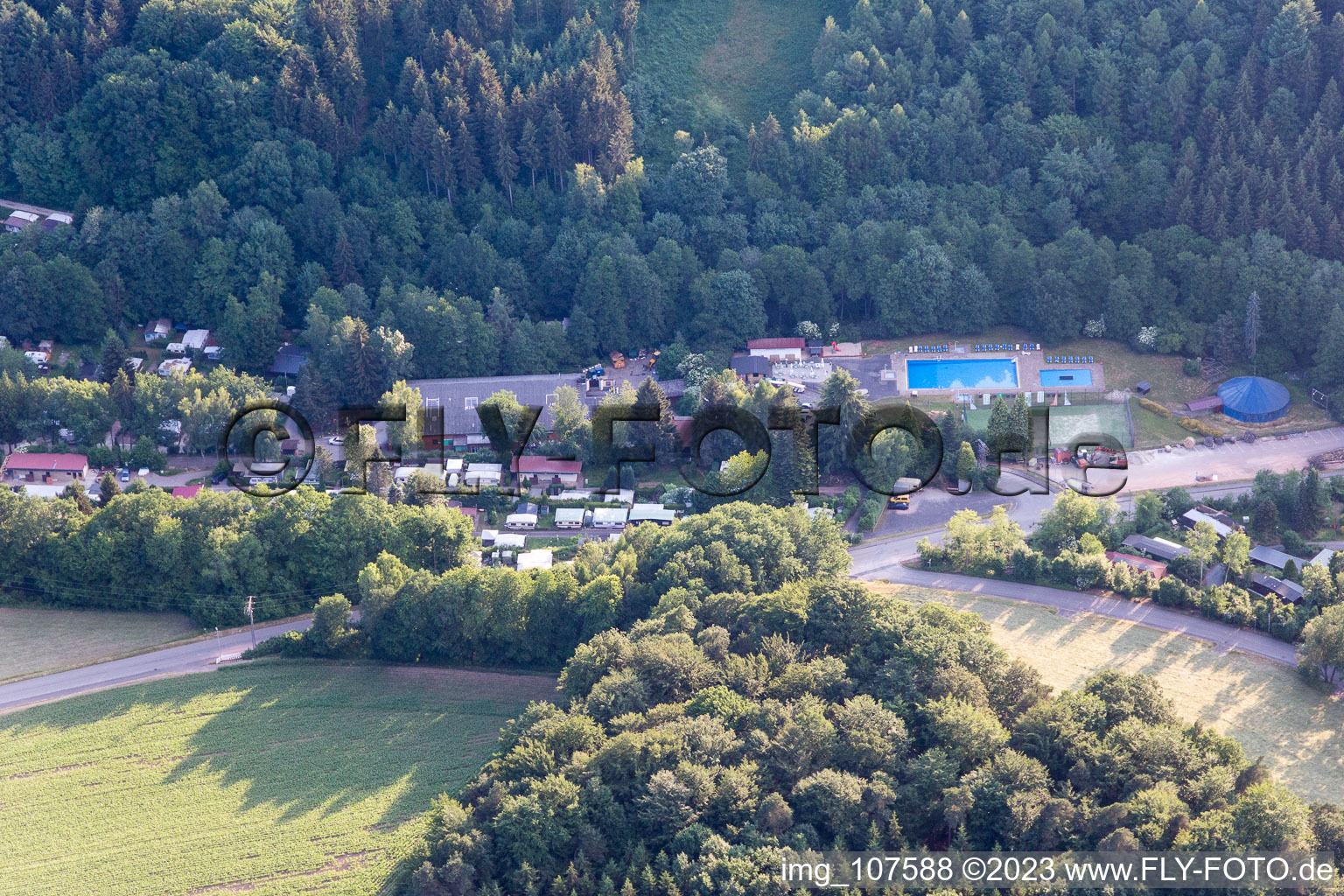 Luftbild von Krumbach, Odenwald-Camping im Bundesland Baden-Württemberg, Deutschland
