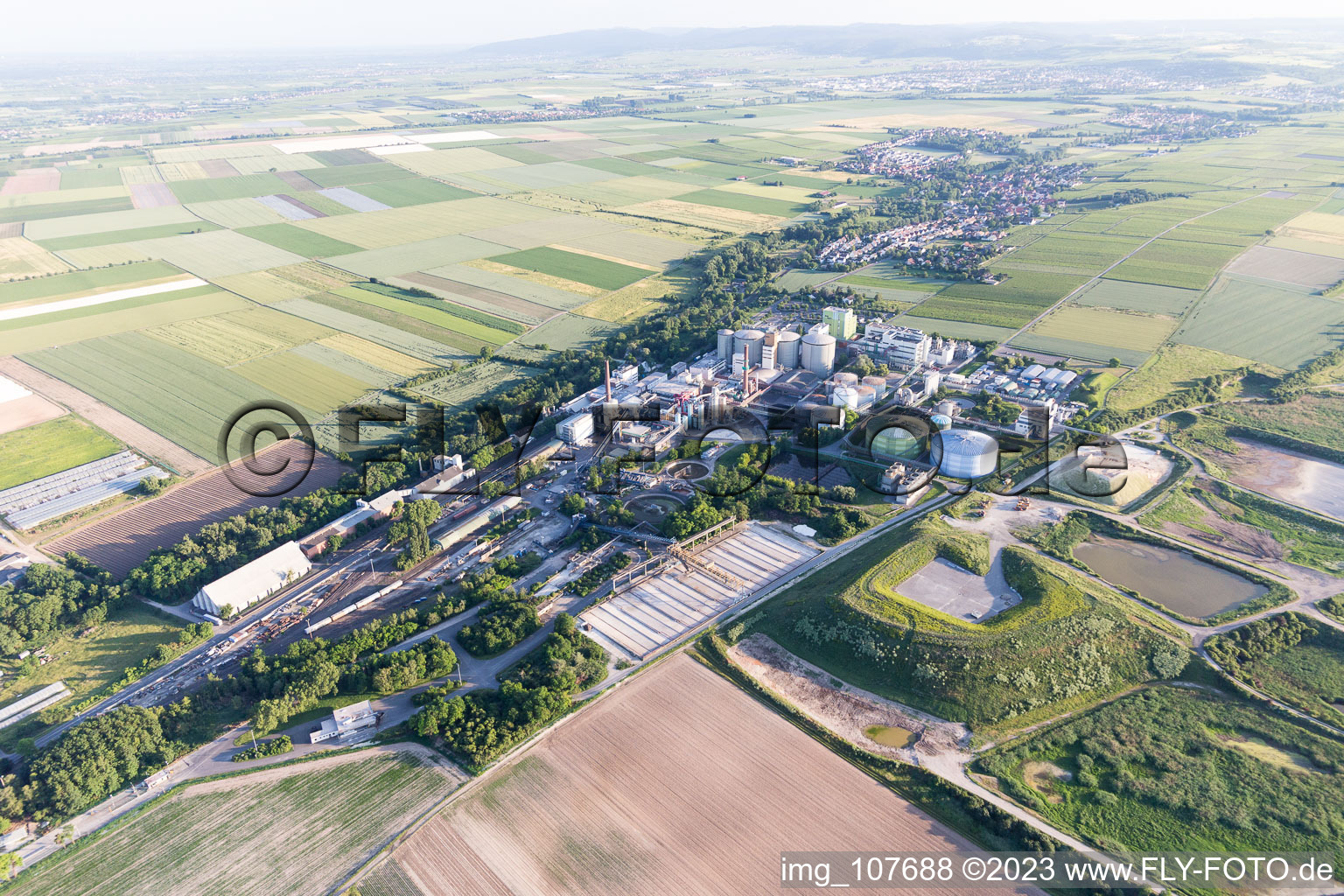 Luftbild von Offstein. Südzucker AG im Bundesland Rheinland-Pfalz, Deutschland