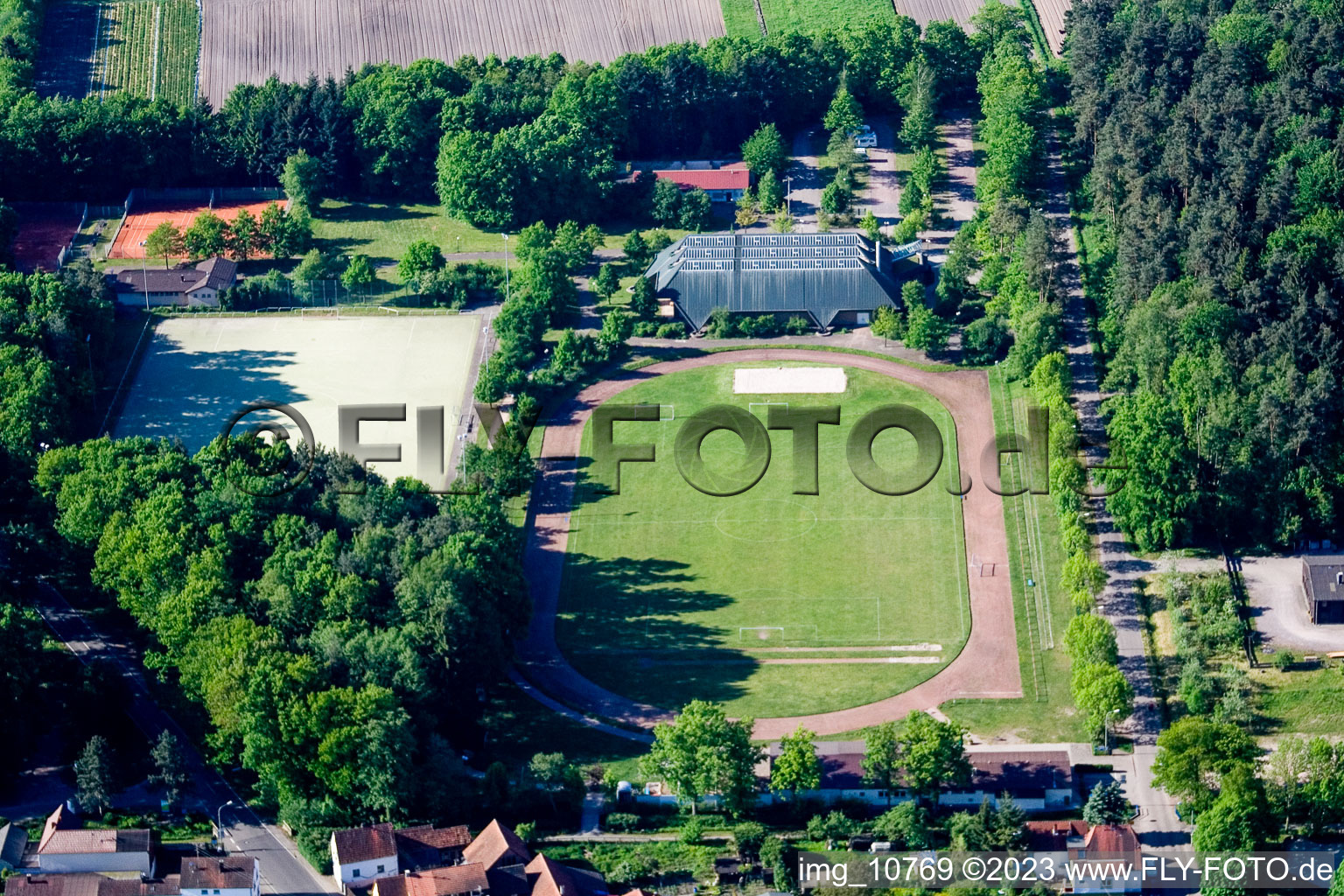 Luftbild von Schaidt, TUS Sportanlagen in Wörth am Rhein im Bundesland Rheinland-Pfalz, Deutschland