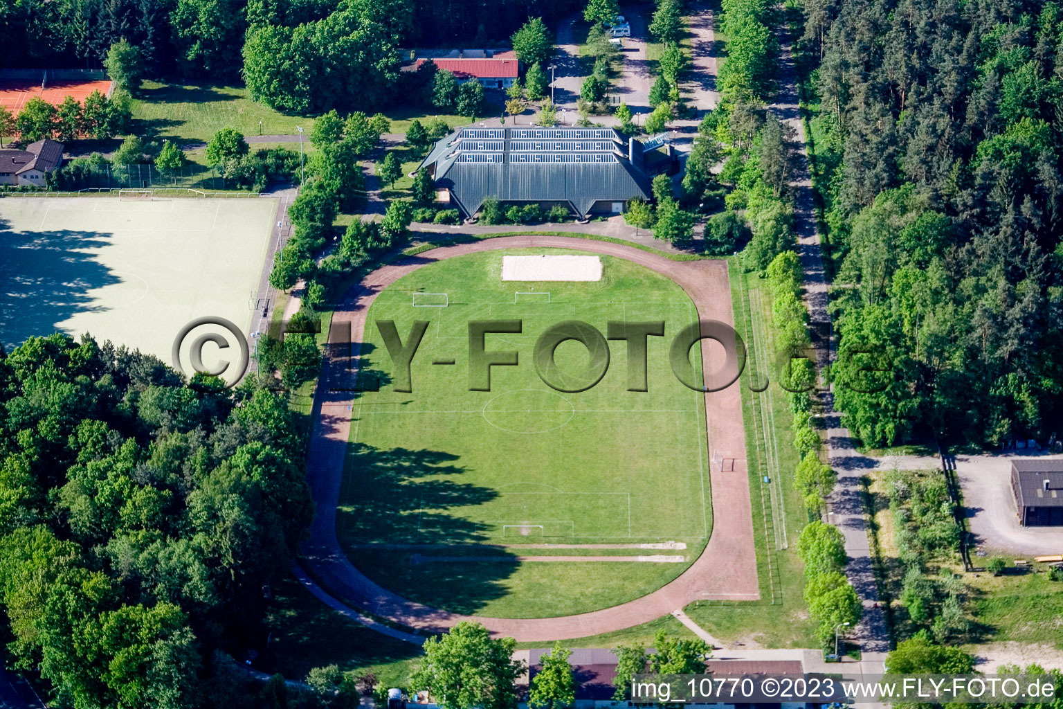 Luftaufnahme von Schaidt, TUS Sportanlagen in Wörth am Rhein im Bundesland Rheinland-Pfalz, Deutschland