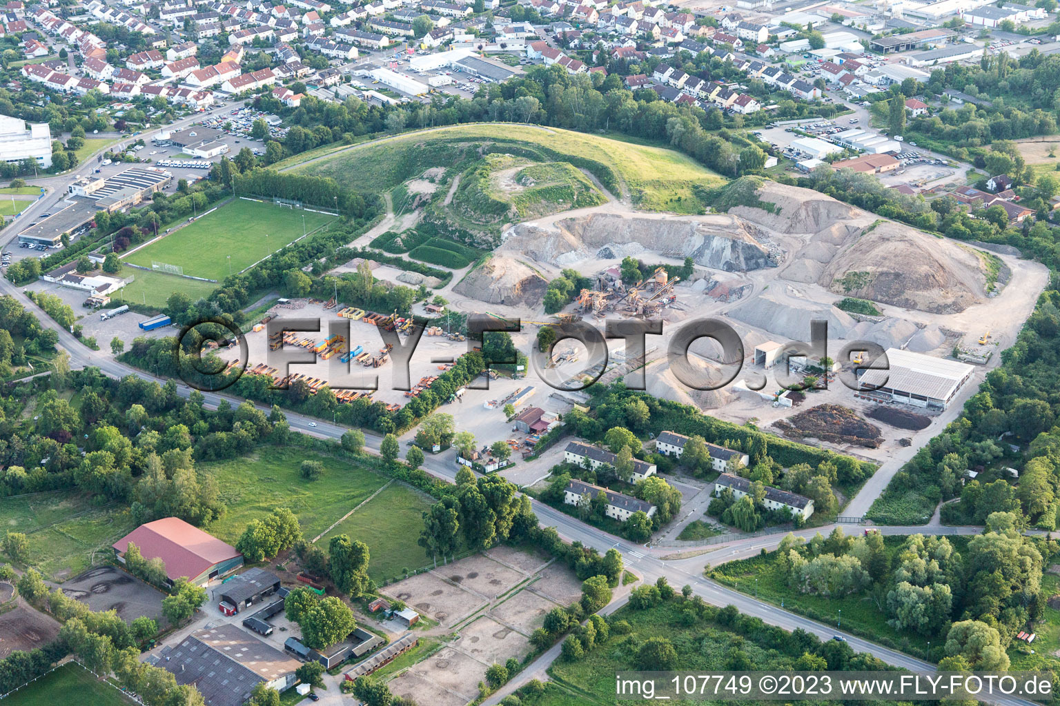 Luftbild von Monte Scherbelino in Neustadt an der Weinstraße im Bundesland Rheinland-Pfalz, Deutschland