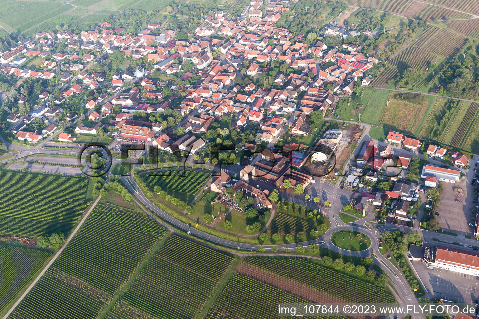 Ortsteil Rechtenbach in Schweigen-Rechtenbach im Bundesland Rheinland-Pfalz, Deutschland aus der Luft