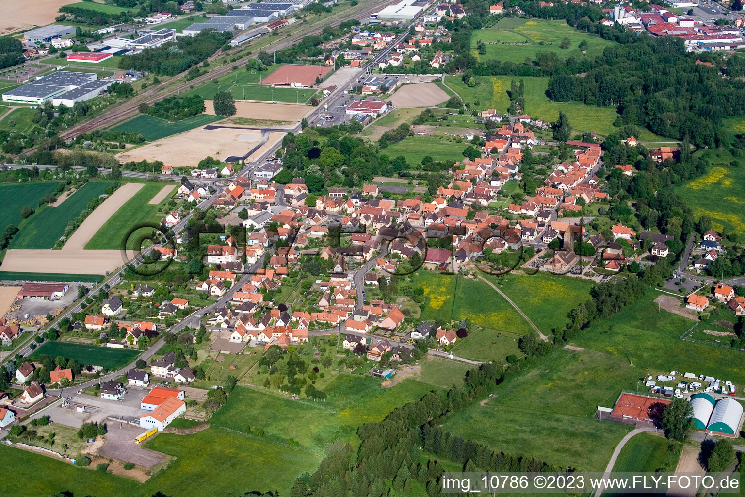 Drohnenaufname von Altenstadt im Bundesland Bas-Rhin, Frankreich