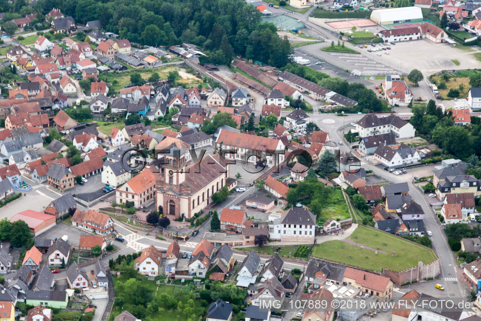 Soufflenheim im Bundesland Bas-Rhin, Frankreich von oben gesehen