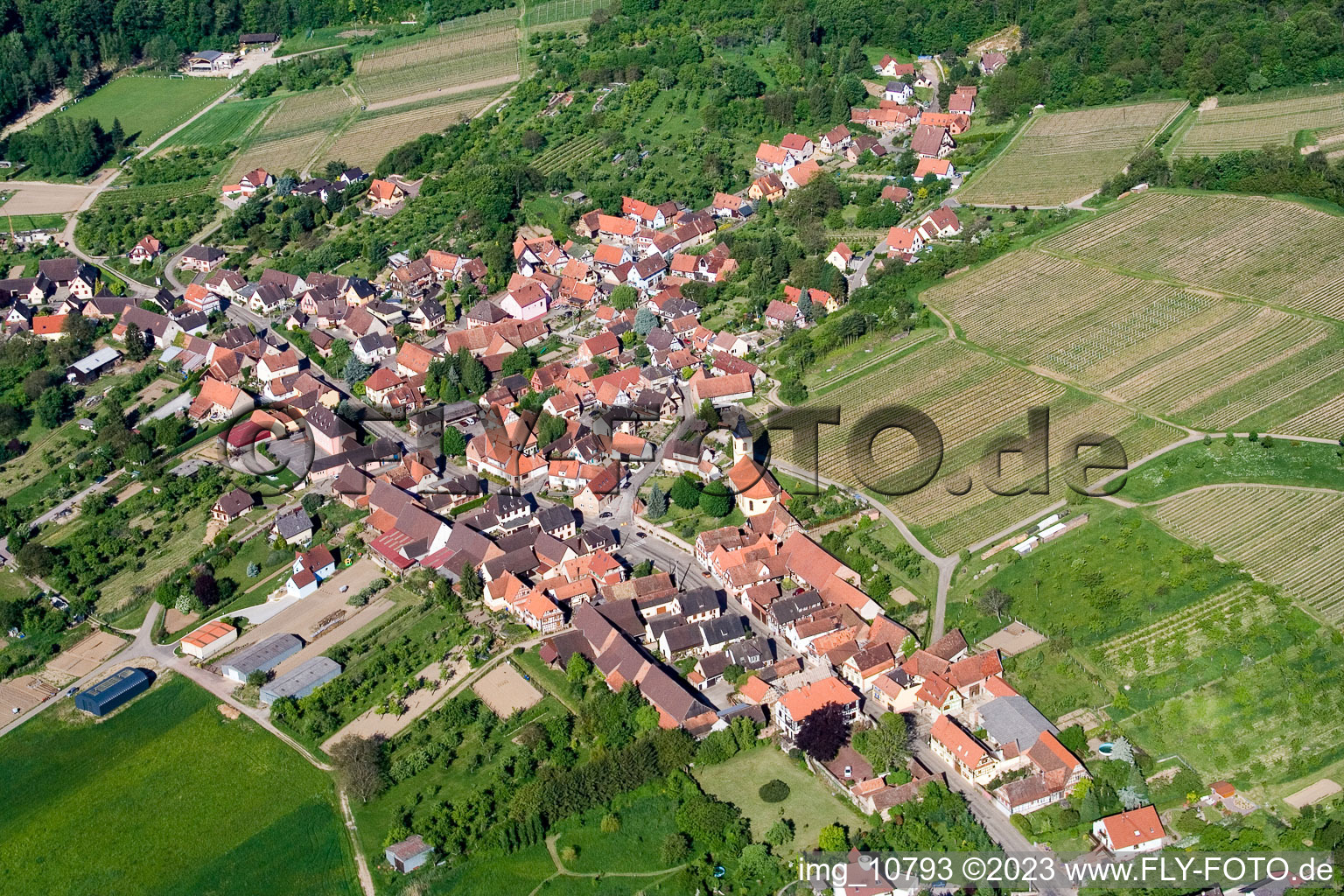Drohnenaufname von Rott im Bundesland Bas-Rhin, Frankreich