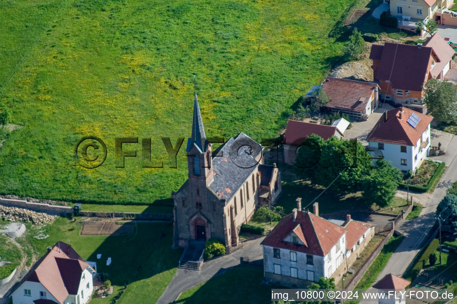 Kirchengebäude im Dorfkern in Cleebourg in Grand Est im Bundesland Bas-Rhin, Frankreich