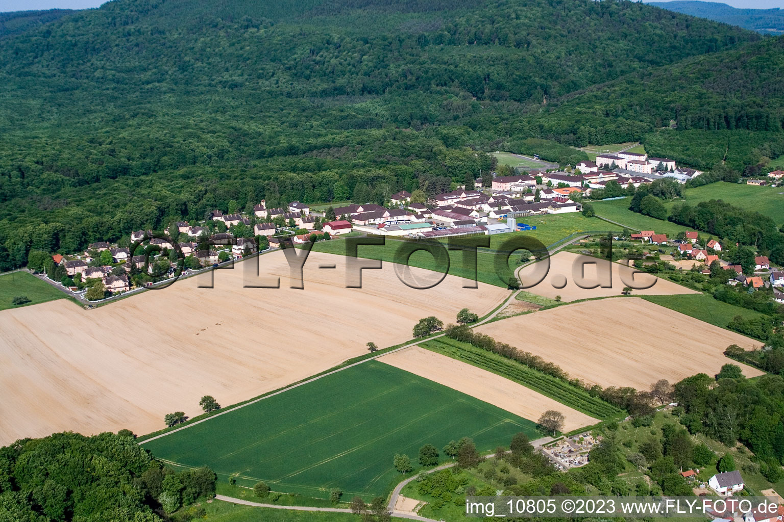 Luftaufnahme von Birlenbach in Drachenbronn-Birlenbach im Bundesland Bas-Rhin, Frankreich