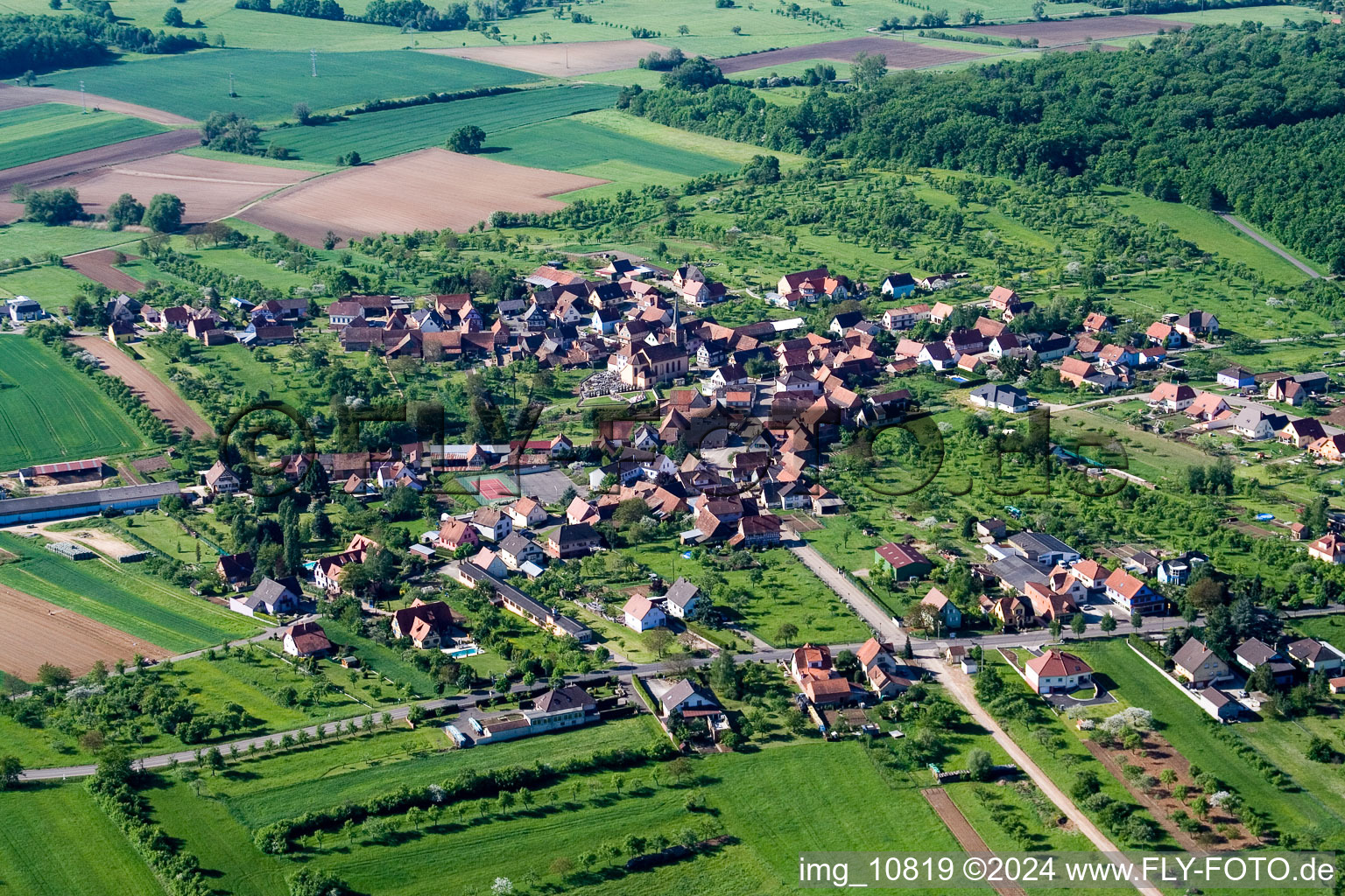 Luftbild von Dorf - Ansicht in Dieffenbach-lès-Wœrth in Grand Est im Bundesland Bas-Rhin, Frankreich
