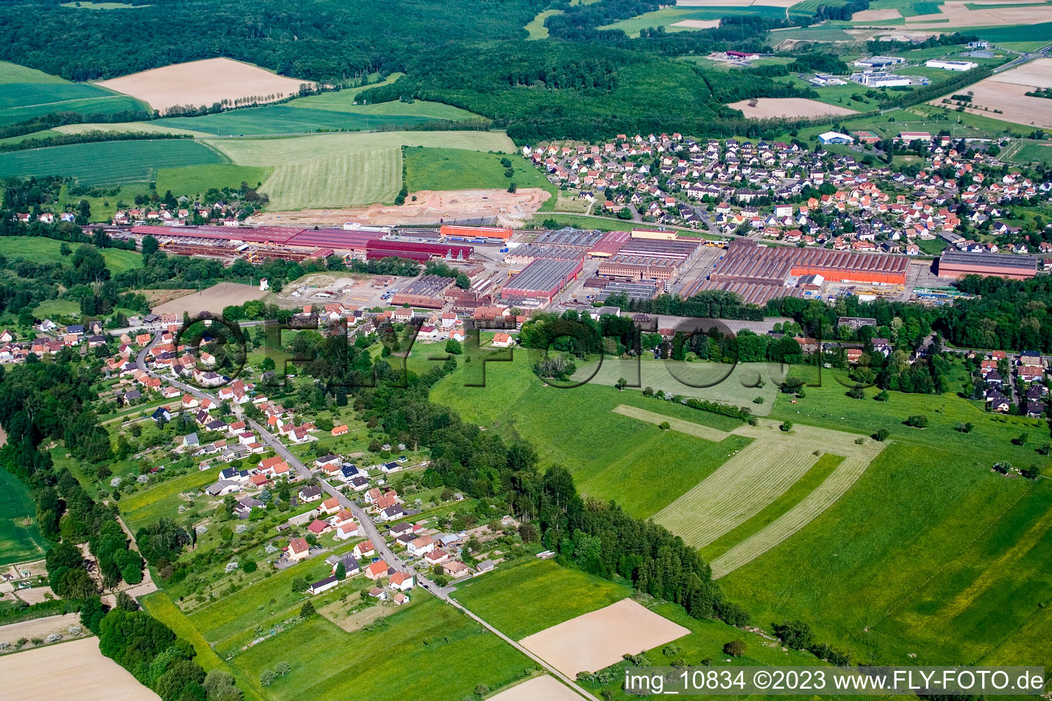 Luftaufnahme von Reichshoffen im Bundesland Bas-Rhin, Frankreich