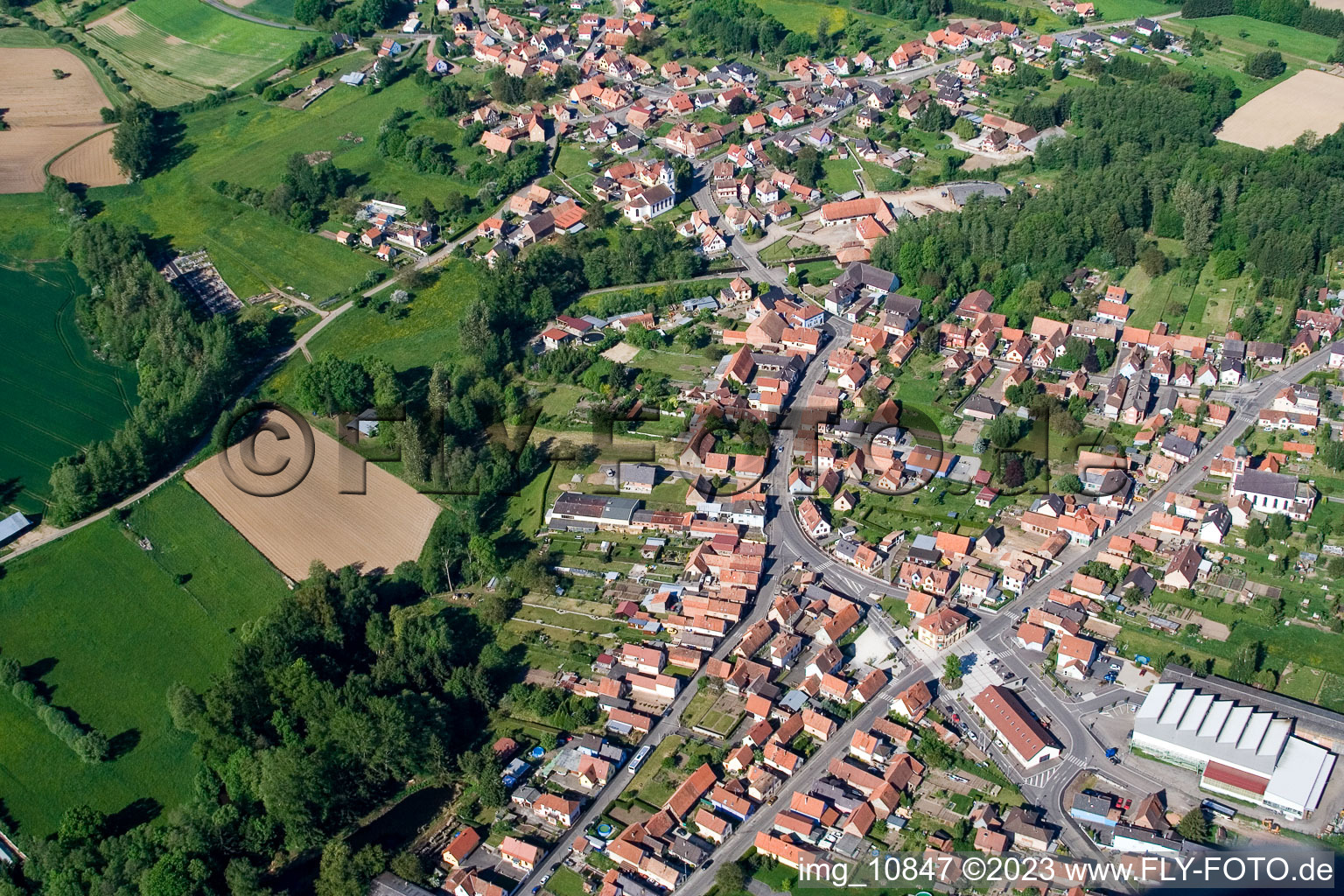 Gumbrechtshoffen im Bundesland Bas-Rhin, Frankreich von der Drohne aus gesehen