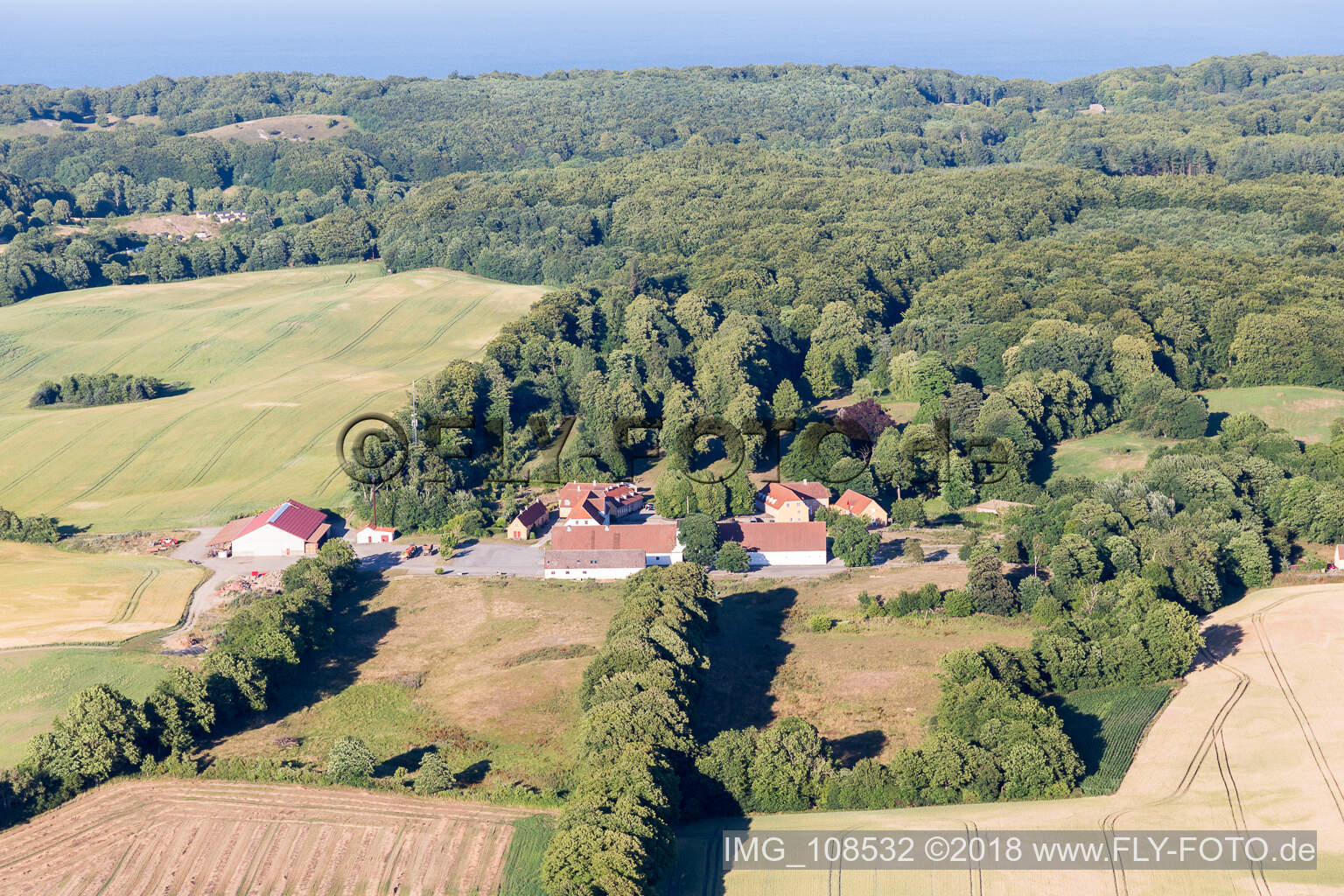 Luftaufnahme von Klintholm Møn (DK), Klintholm Gods in Borre im Bundesland Sjælland, Dänemark