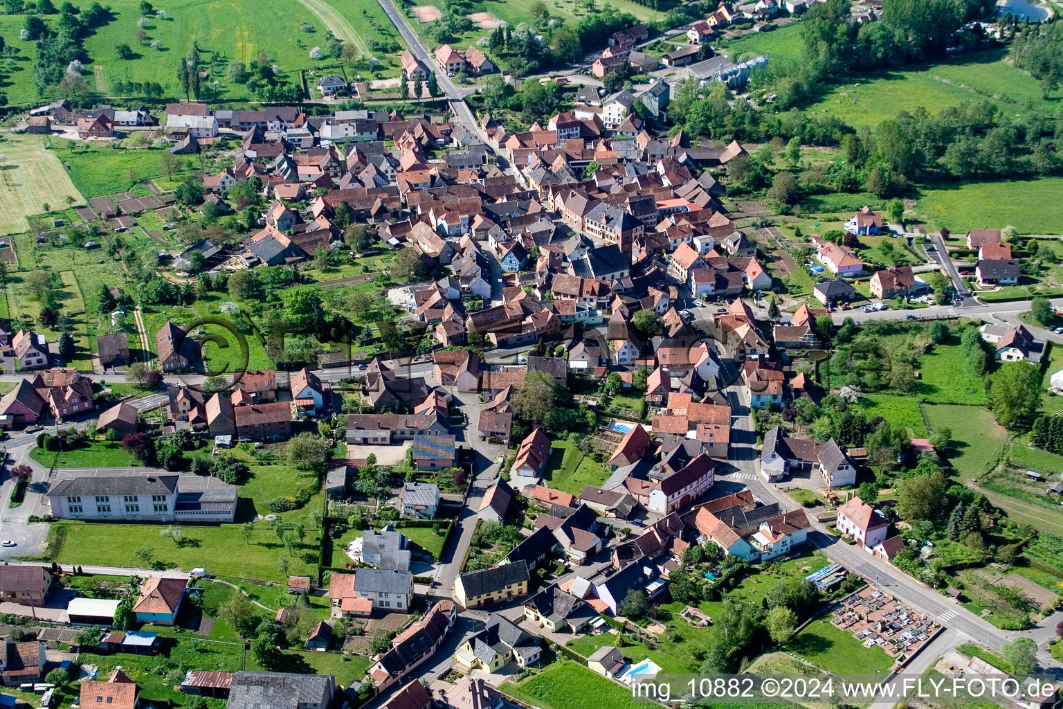 Dorf - Ansicht in Dossenheim-sur-Zinsel in Grand Est im Bundesland Bas-Rhin, Frankreich