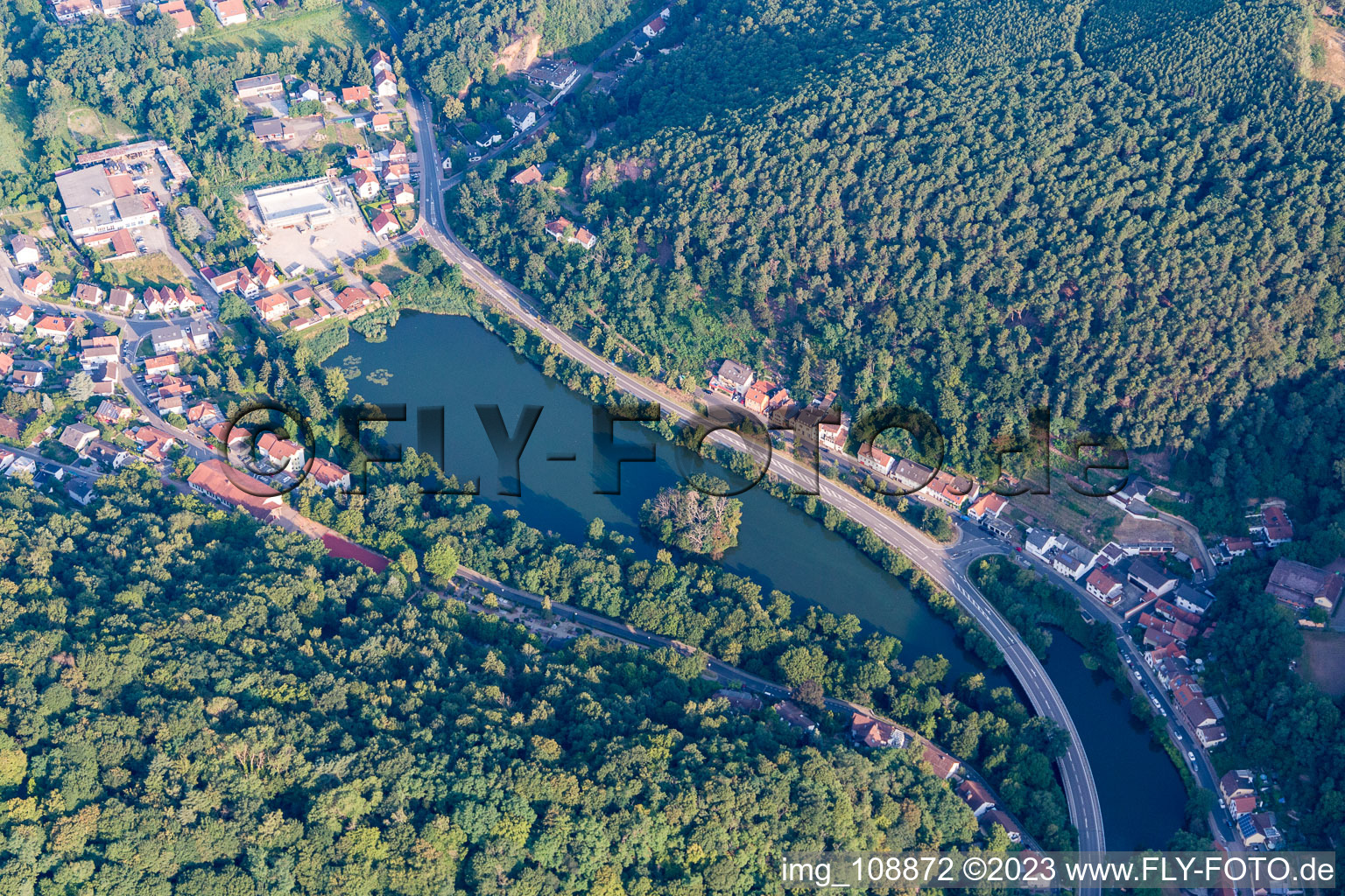 Luftbild von Herzogweiher im Ortsteil Grethen in Bad Dürkheim im Bundesland Rheinland-Pfalz, Deutschland