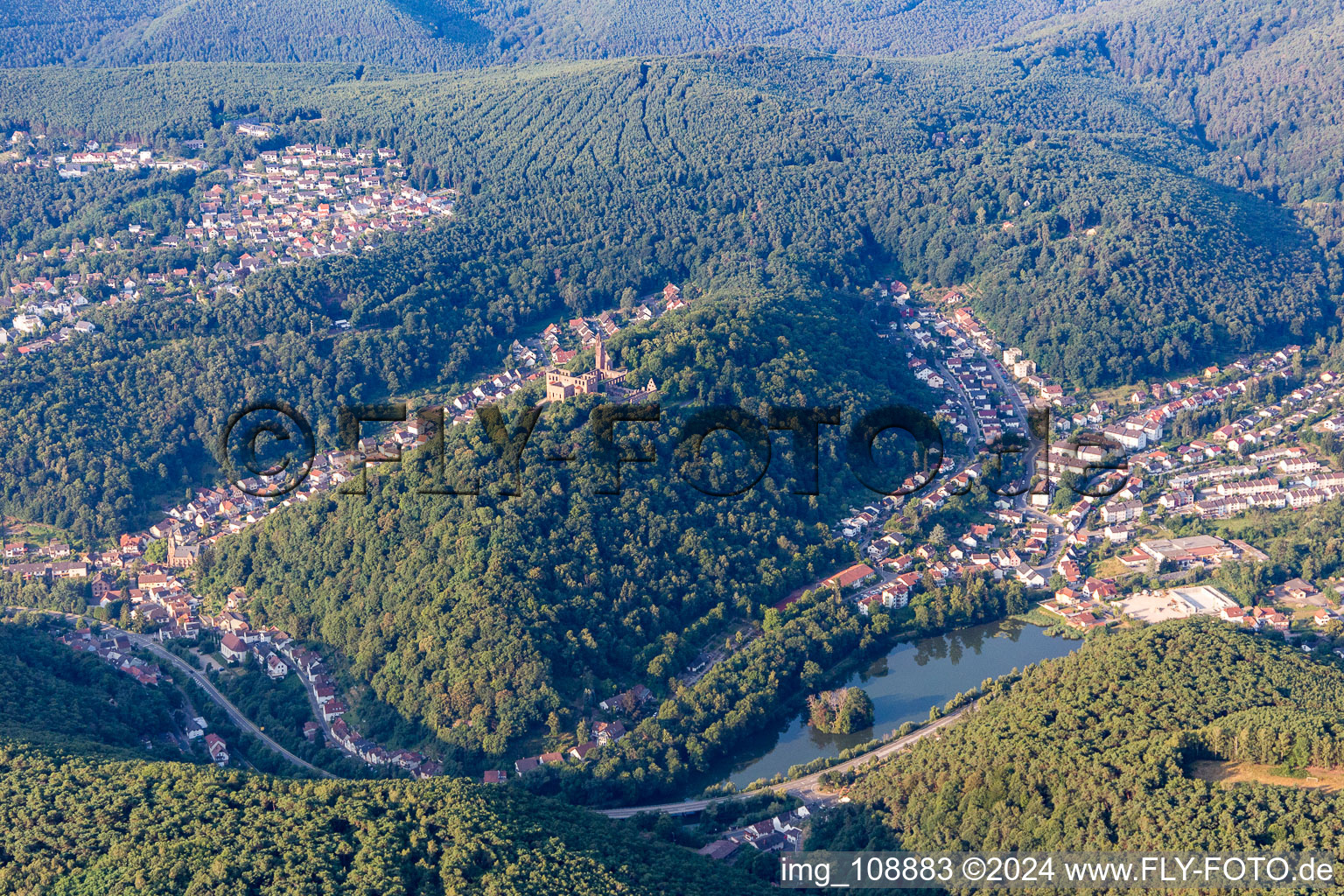 Klosterruine Limburg von Norden im Ortsteil Grethen in Bad Dürkheim im Bundesland Rheinland-Pfalz, Deutschland