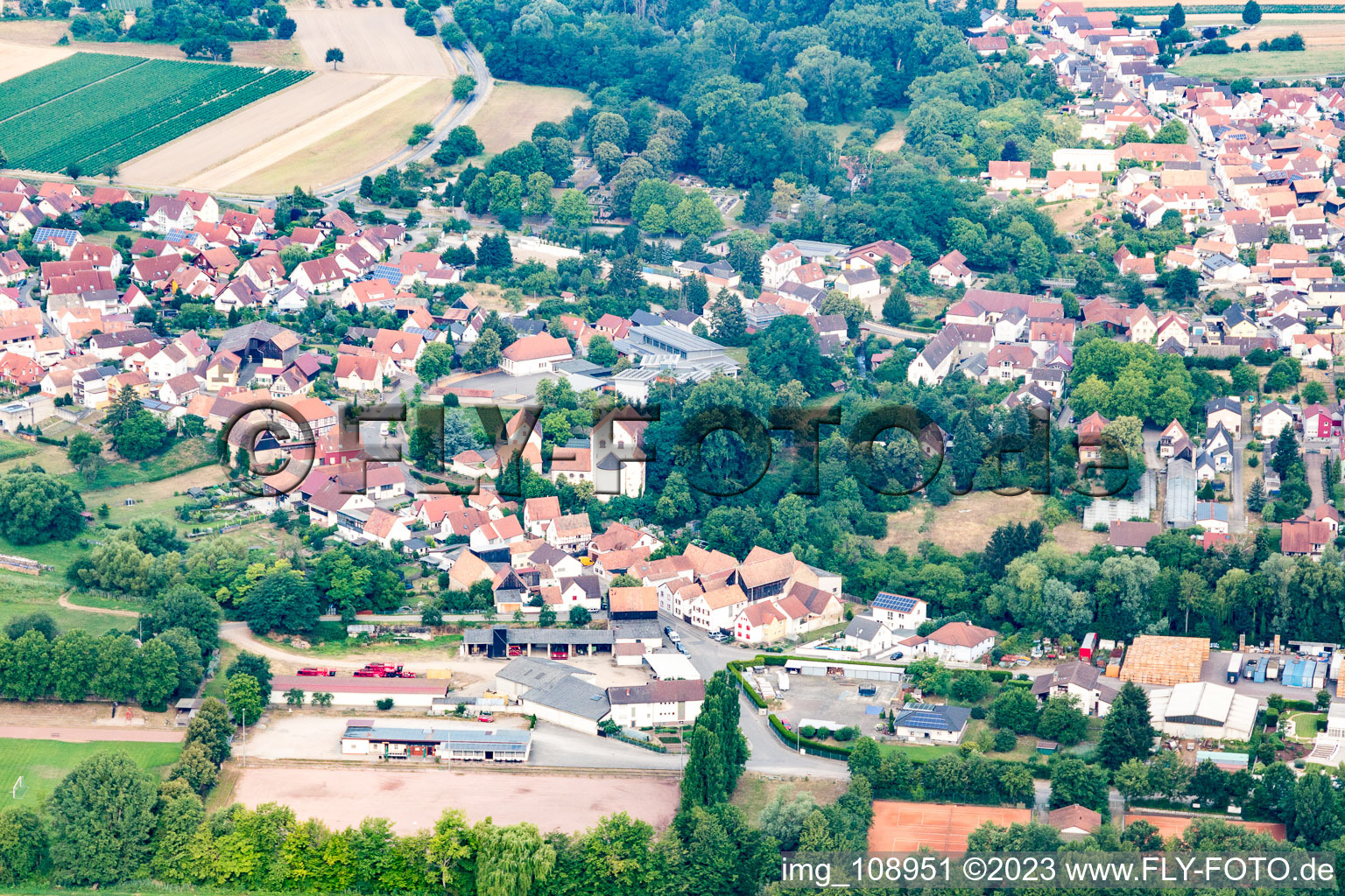 Schrägluftbild von Hördt im Bundesland Rheinland-Pfalz, Deutschland