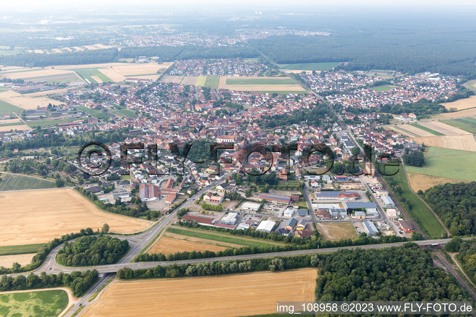 Rheinzabern im Bundesland Rheinland-Pfalz, Deutschland von der Drohne aus gesehen