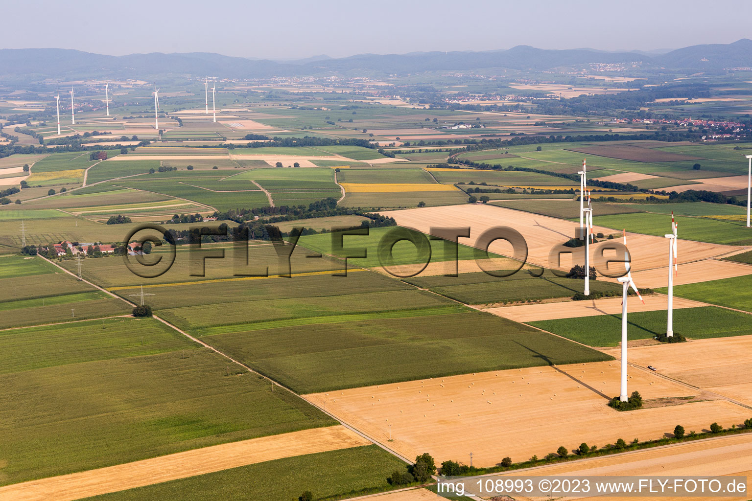 Minfeld, Windkraftanlagen im Bundesland Rheinland-Pfalz, Deutschland von oben