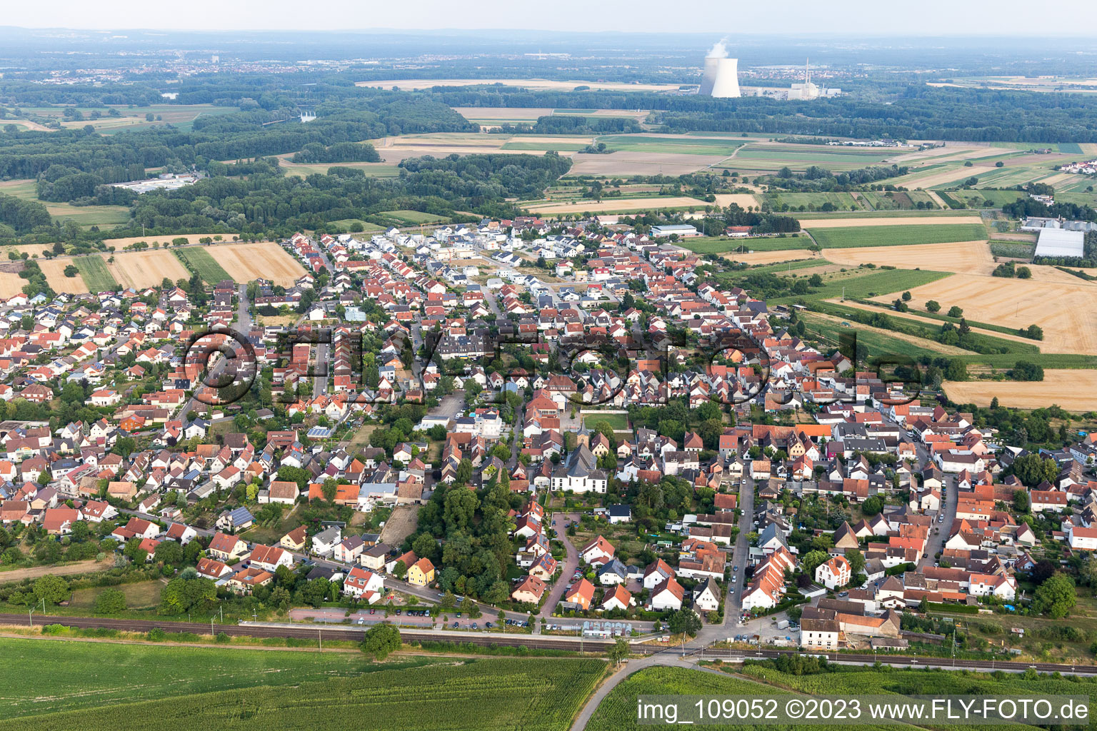 Ortsteil Heiligenstein in Römerberg im Bundesland Rheinland-Pfalz, Deutschland vom Flugzeug aus