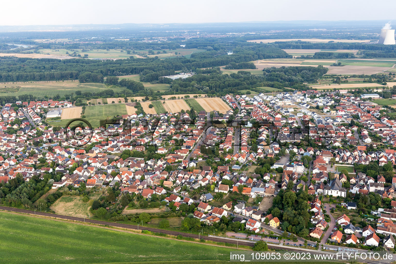 Ortsteil Heiligenstein in Römerberg im Bundesland Rheinland-Pfalz, Deutschland aus der Vogelperspektive