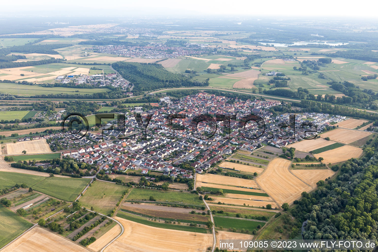 Rußheim im Bundesland Baden-Württemberg, Deutschland aus der Drohnenperspektive