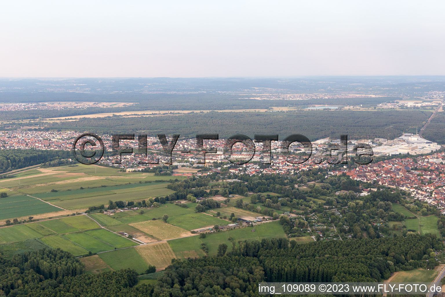 Ortsteil Graben in Graben-Neudorf im Bundesland Baden-Württemberg, Deutschland von einer Drohne aus