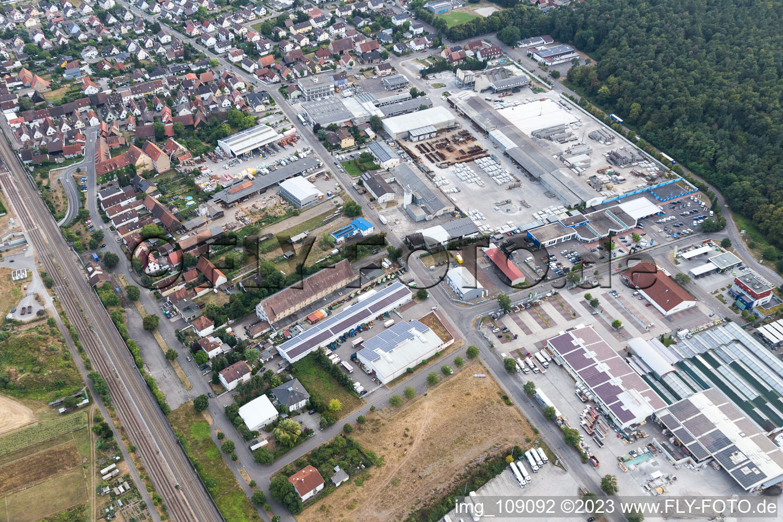 Luftbild von Industriegebiet Spöckerbuchenstr im Ortsteil Friedrichstal in Stutensee im Bundesland Baden-Württemberg, Deutschland