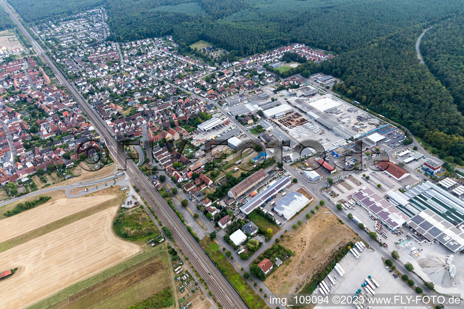 Luftaufnahme von Industriegebiet Spöckerbuchenstr im Ortsteil Friedrichstal in Stutensee im Bundesland Baden-Württemberg, Deutschland