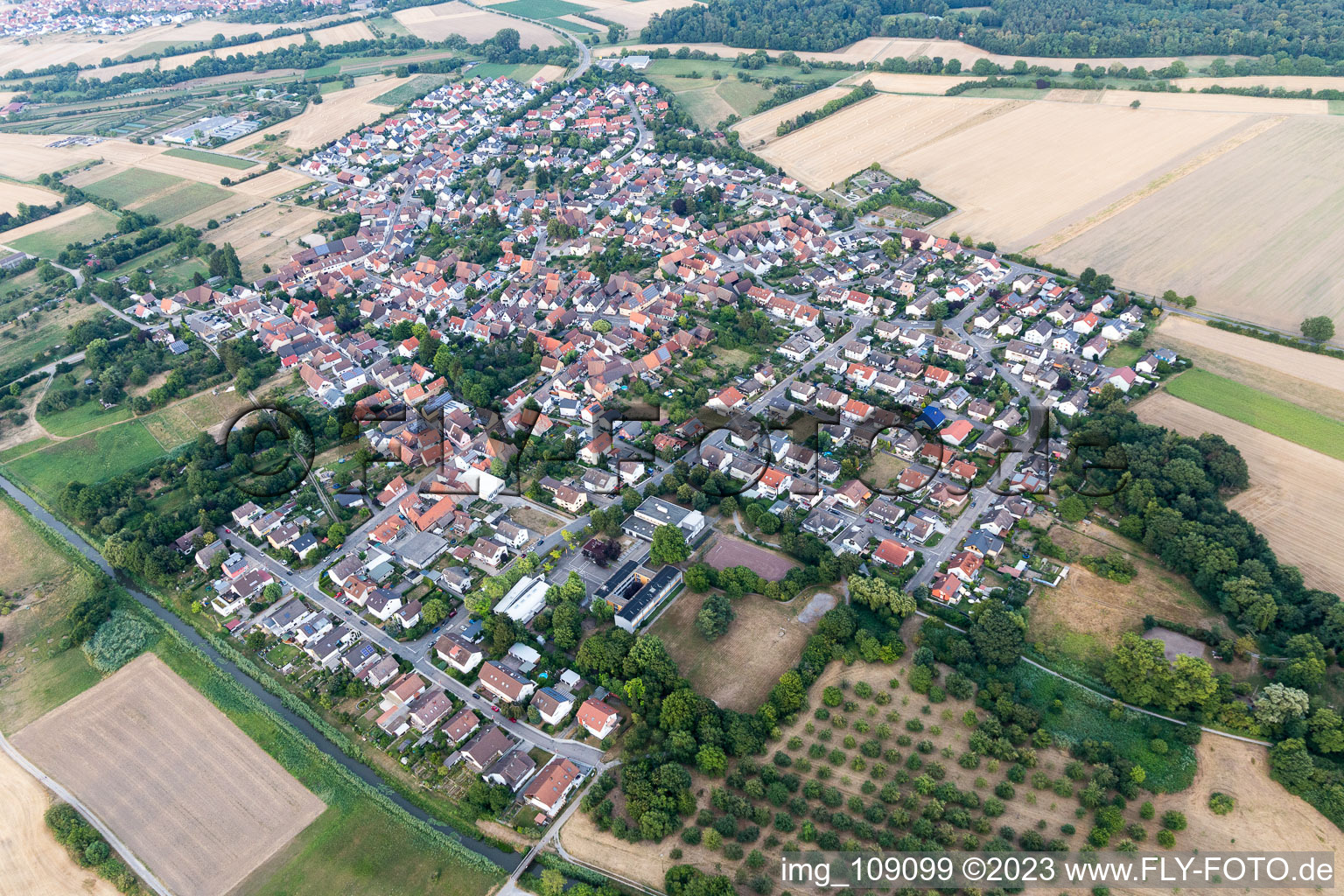 Ortsteil Staffort in Stutensee im Bundesland Baden-Württemberg, Deutschland aus der Luft betrachtet