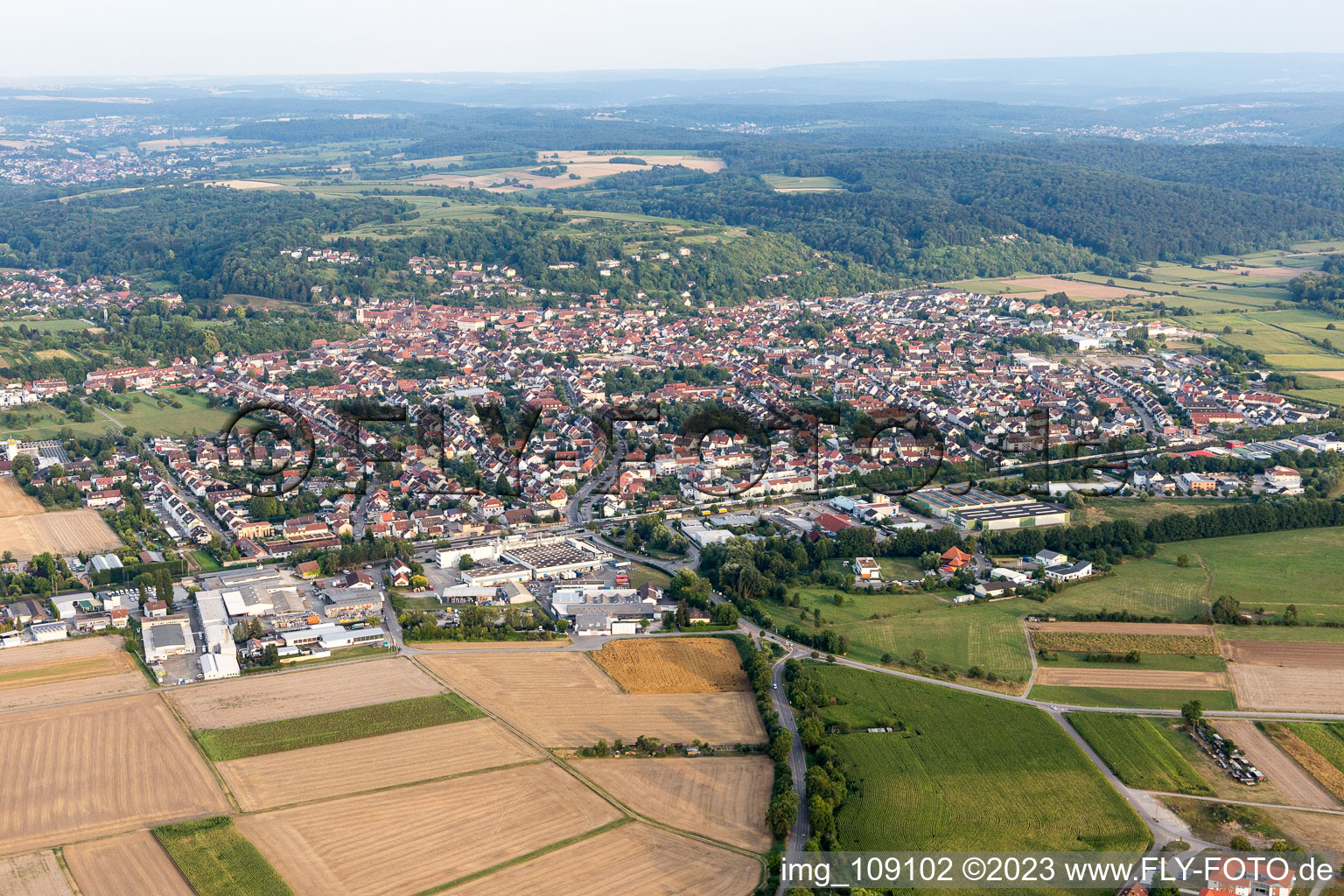 Weingarten im Bundesland Baden-Württemberg, Deutschland von der Drohne aus gesehen