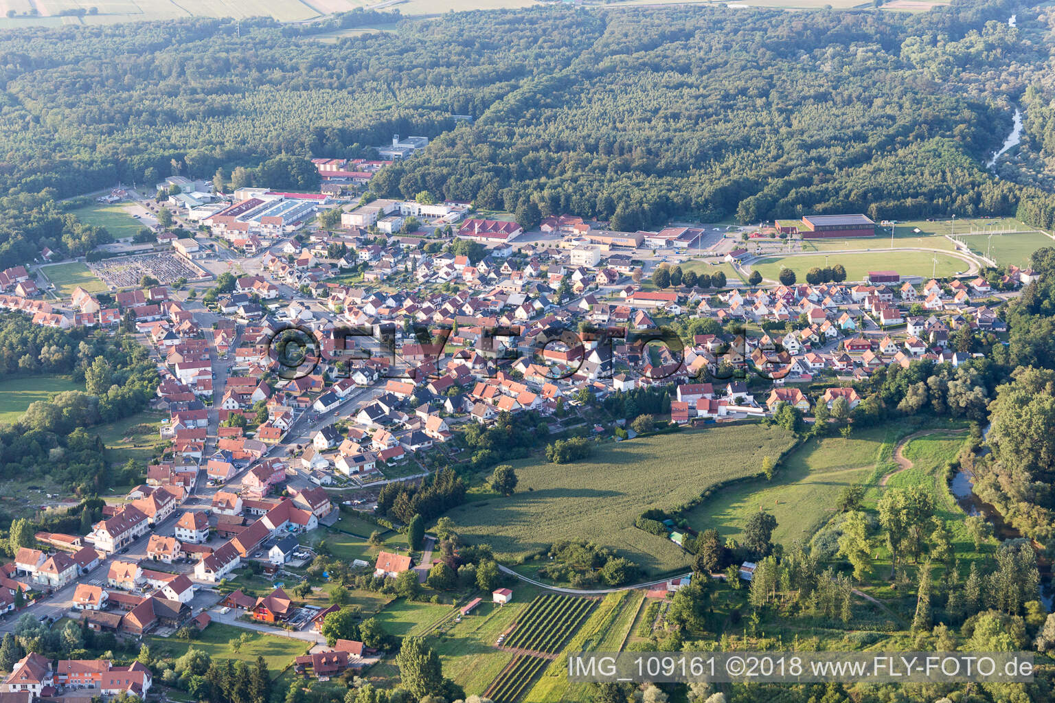 Seltz im Bundesland Bas-Rhin, Frankreich aus der Luft