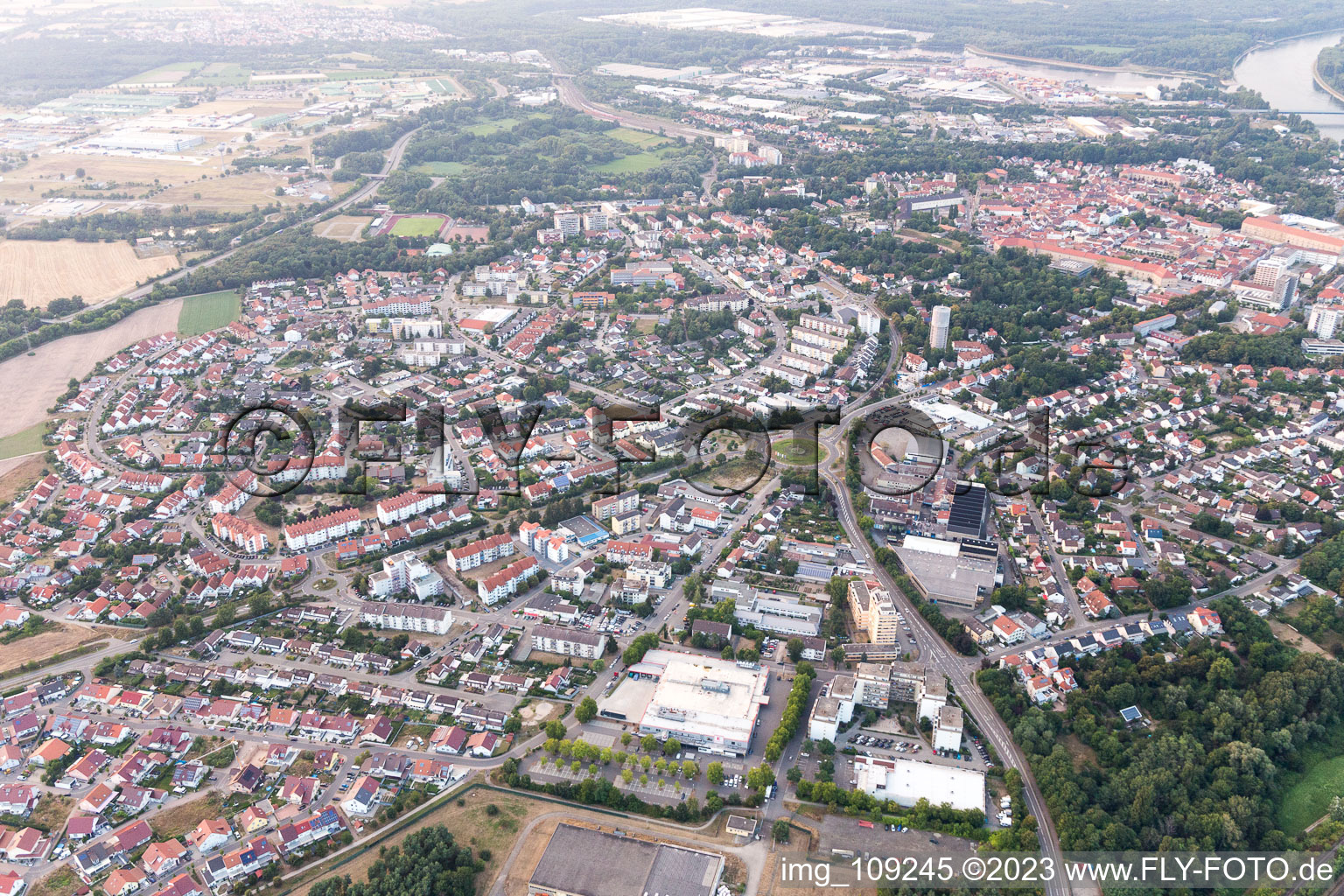 Germersheim im Bundesland Rheinland-Pfalz, Deutschland aus der Drohnenperspektive