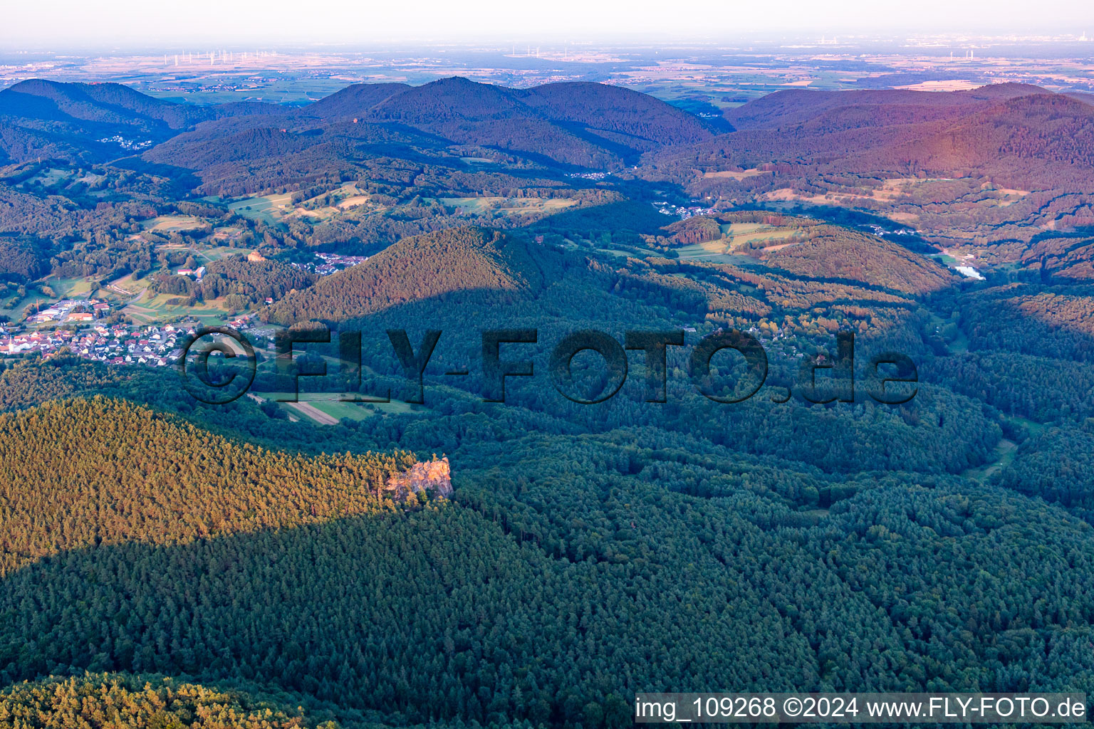 Luftaufnahme von Ortsteil Stein in Gossersweiler-Stein im Bundesland Rheinland-Pfalz, Deutschland